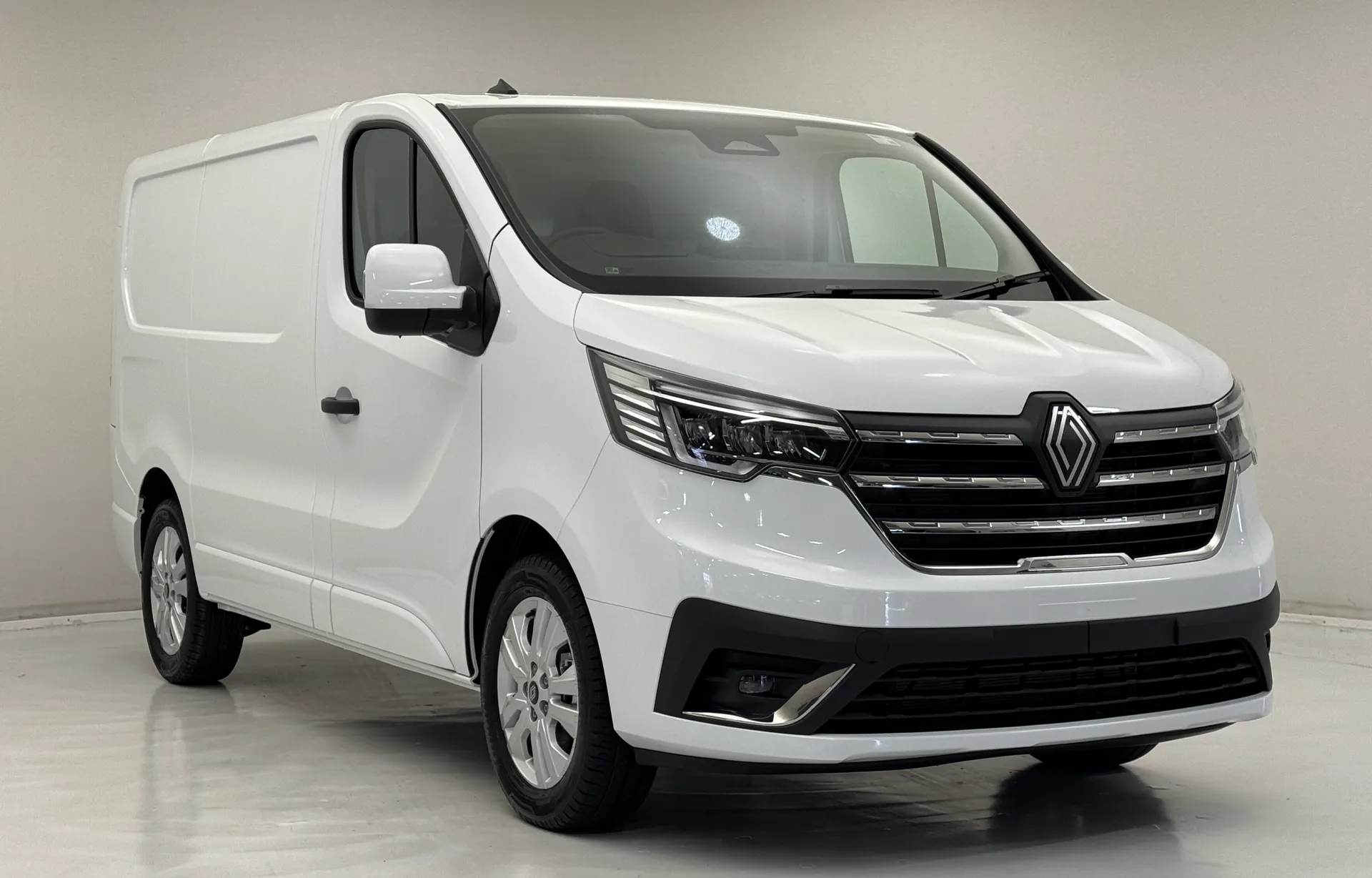 DL75WFT Renault Trafic SL30 Blue dCi 150 Extra [Safety] Van Image #1