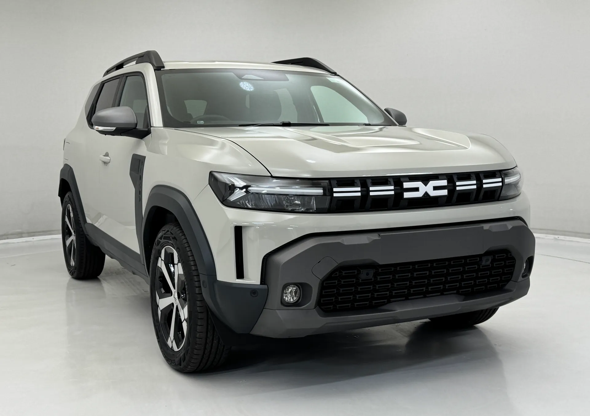 DL75UON Dacia Duster 1.6 Hybrid 140 Journey 5dr Auto Image #1