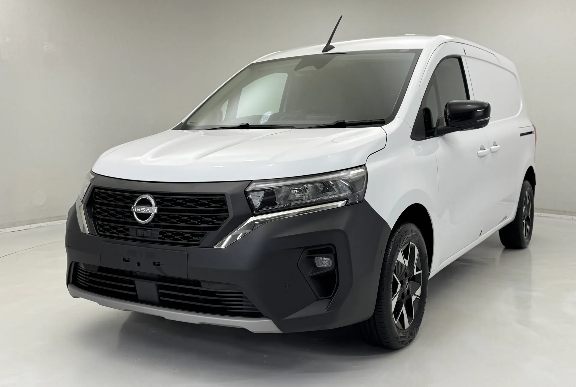 DP75OHK Nissan Townstar 1.3 Tekna+ Van Image #1