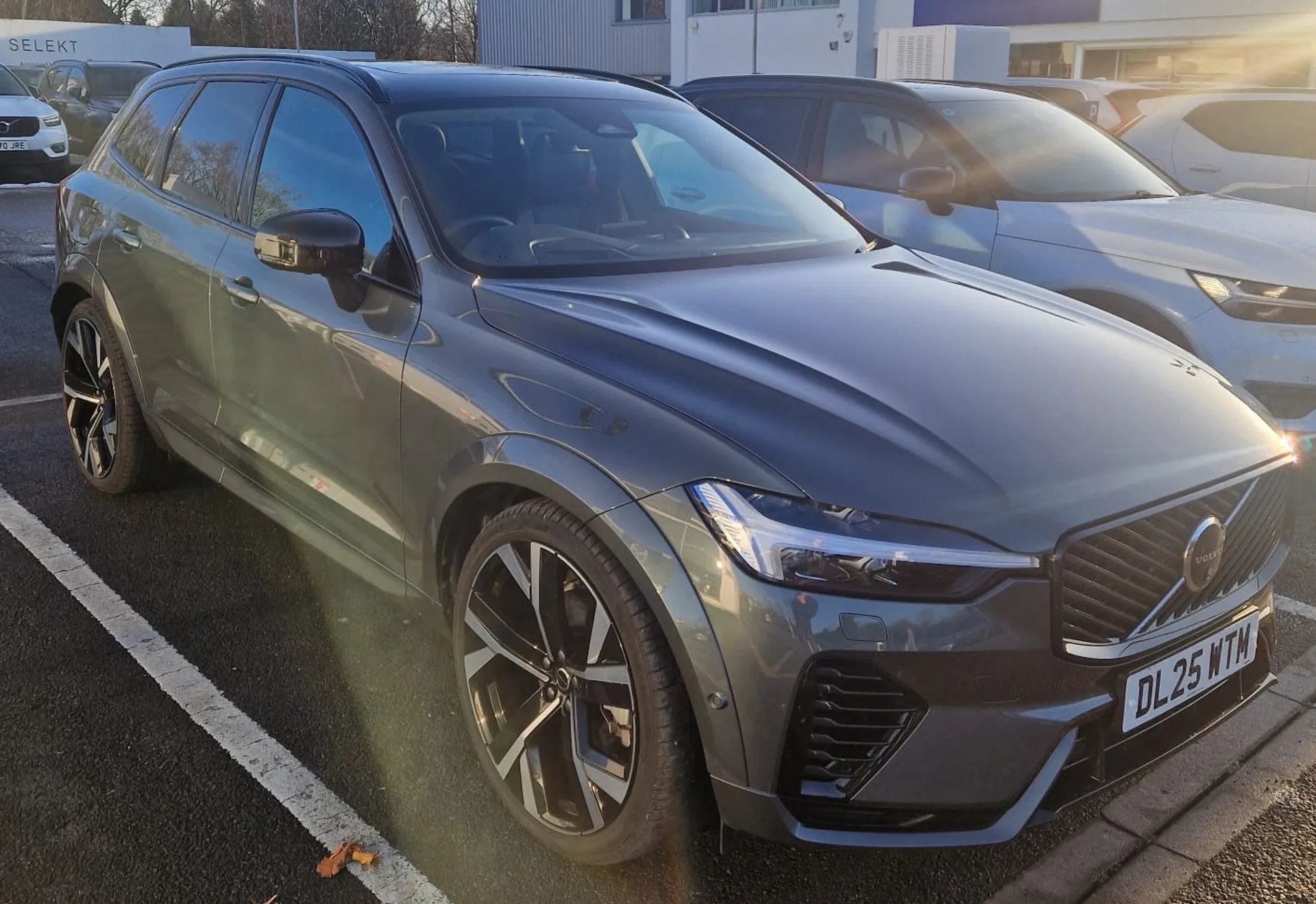 DL25WTM Volvo XC60 2.0 T8 [455] PHEV Ultra Dark 5dr AWD Geartronic Image #1
