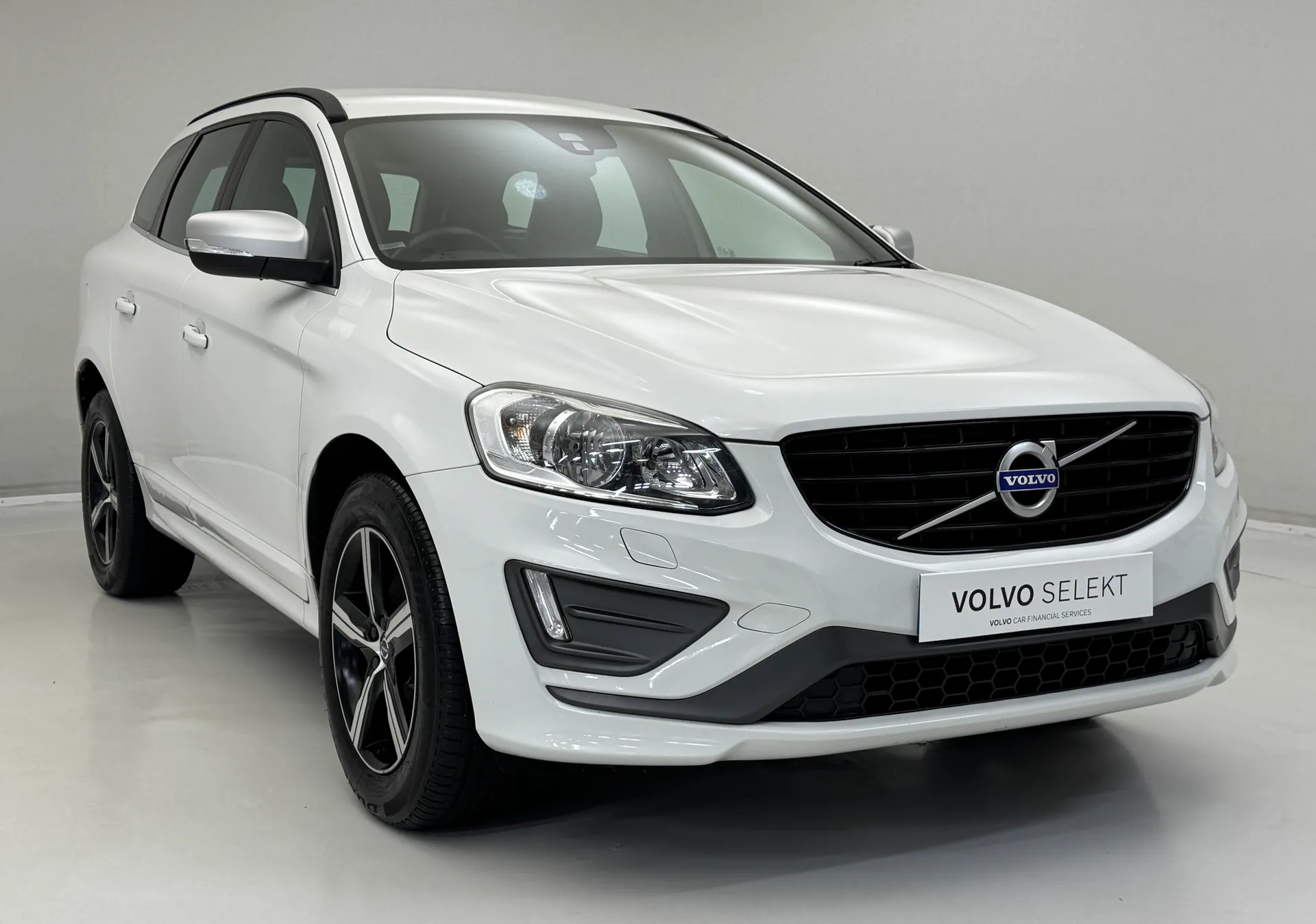 KY67KNO Volvo XC60 D5 [220] R DESIGN Nav 5dr AWD Geartronic Image #1
