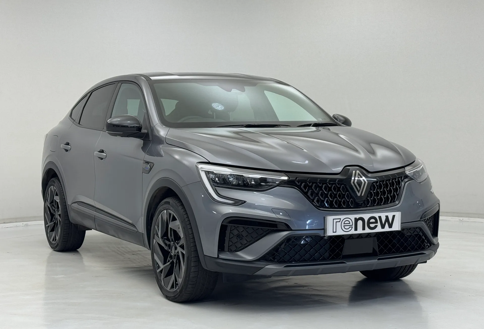 HN74TXA Renault ARKANA 1.6 E-Tech FHEV 145 Esprit Alpine 5dr Auto Image #1