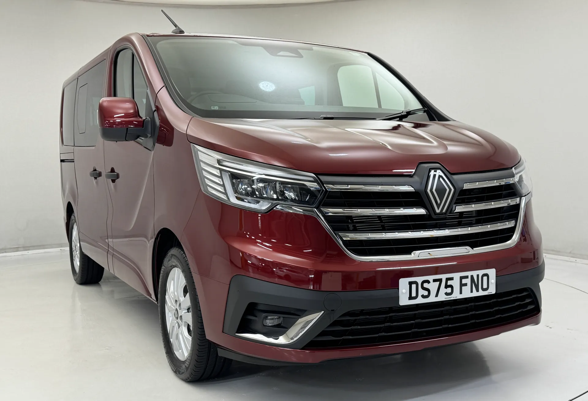 DS75FNO Renault Trafic Sl28 Extra Blue Dc  Image #1