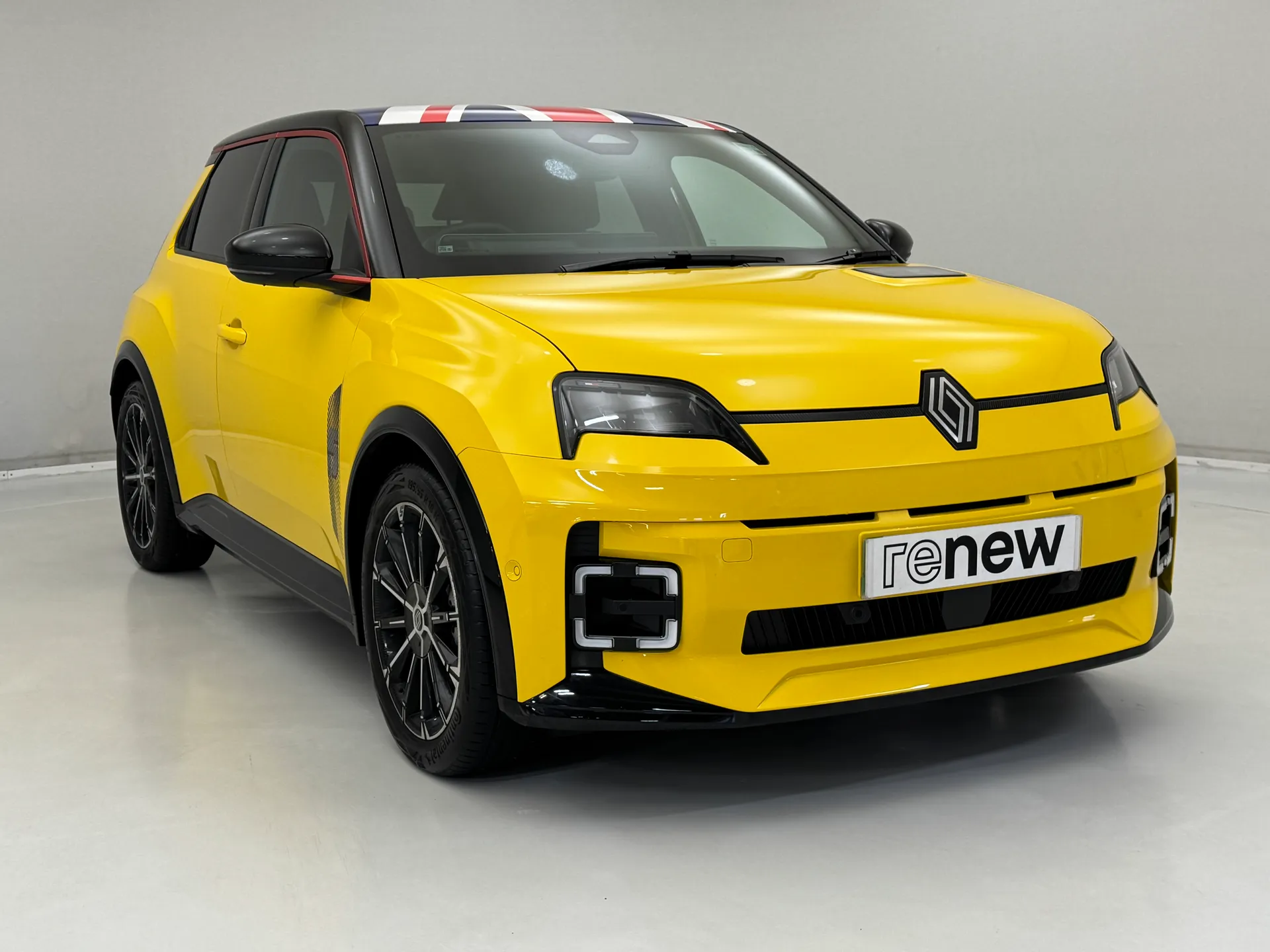 DY25VTX Renault 5 110kW Iconic Five Comfort Range 52kWh 5dr Auto Image #1