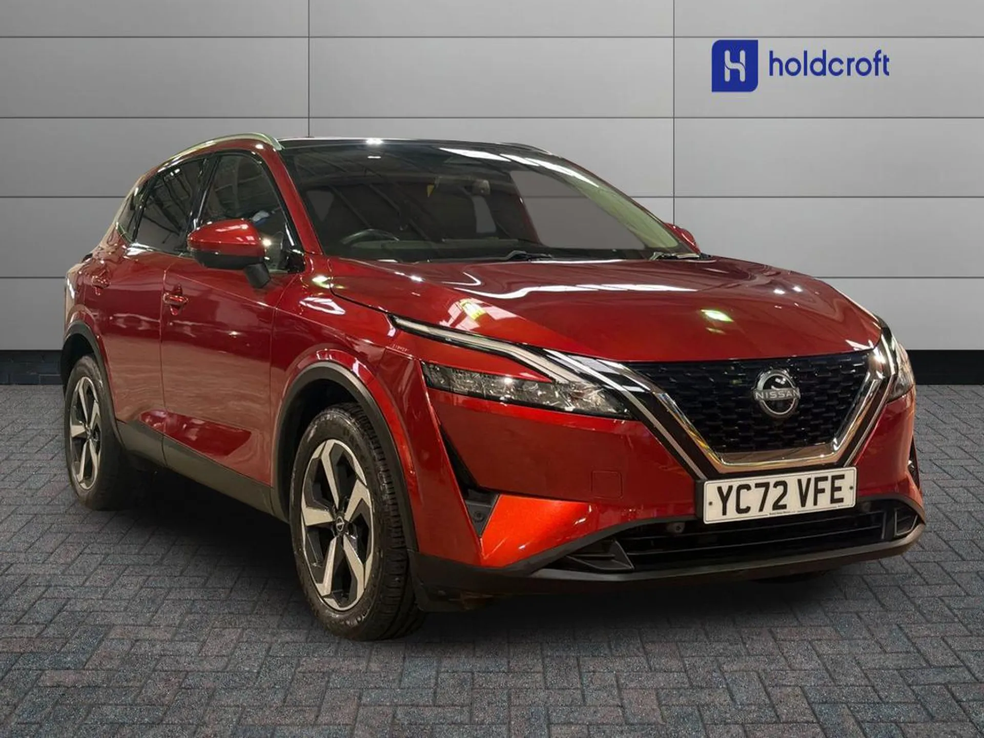 YC72VFE Nissan Qashqai 1.3 DiG-T MH N-Connecta [Glass Roof] 5dr Image #1