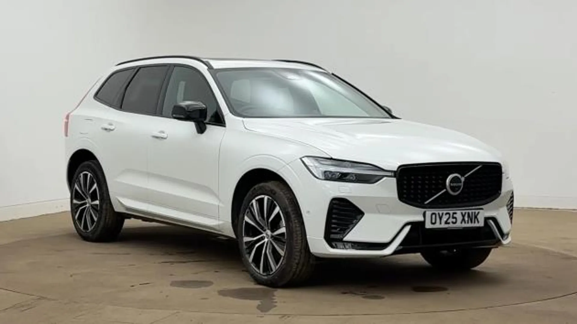 OY25XNK Volvo XC60 2.0 B5P Ultra Dark 5dr AWD Geartronic Image #1