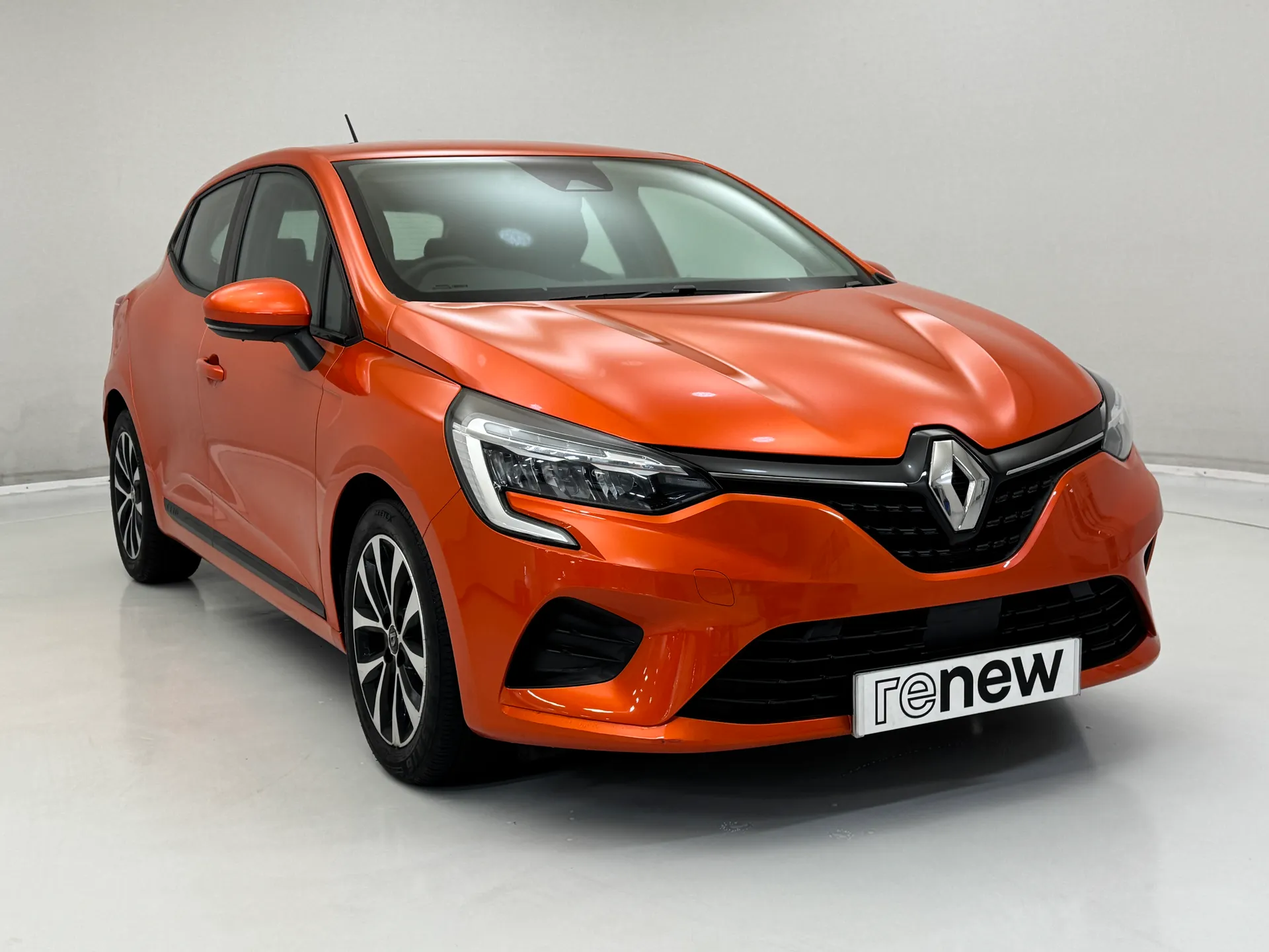 DL21CKG Renault Clio 1.0 TCe 90 Iconic 5dr Image #1