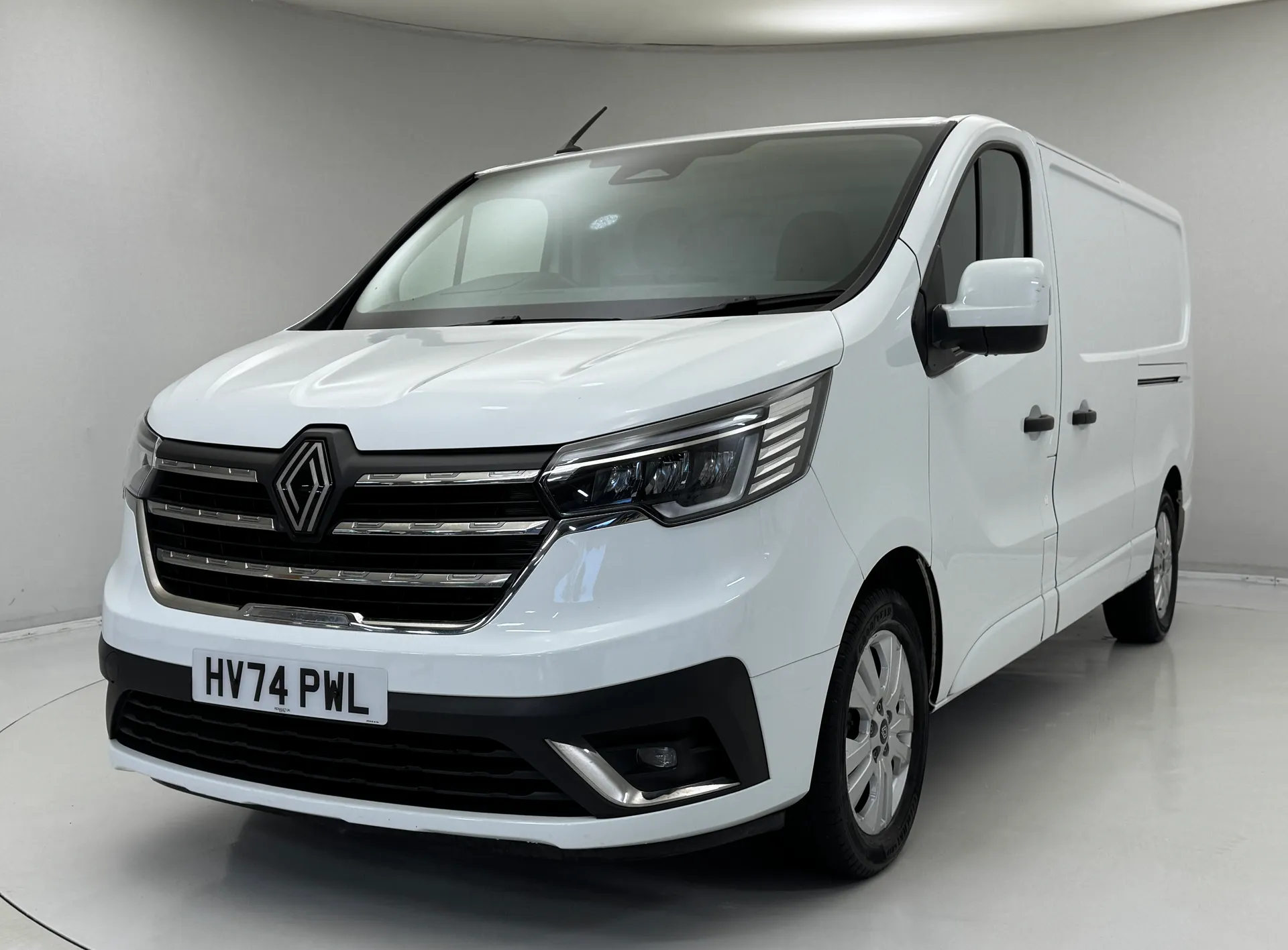 HV74PWL Renault Trafic LL30 Blue dCi 130 Extra [Safety] Van Image #1