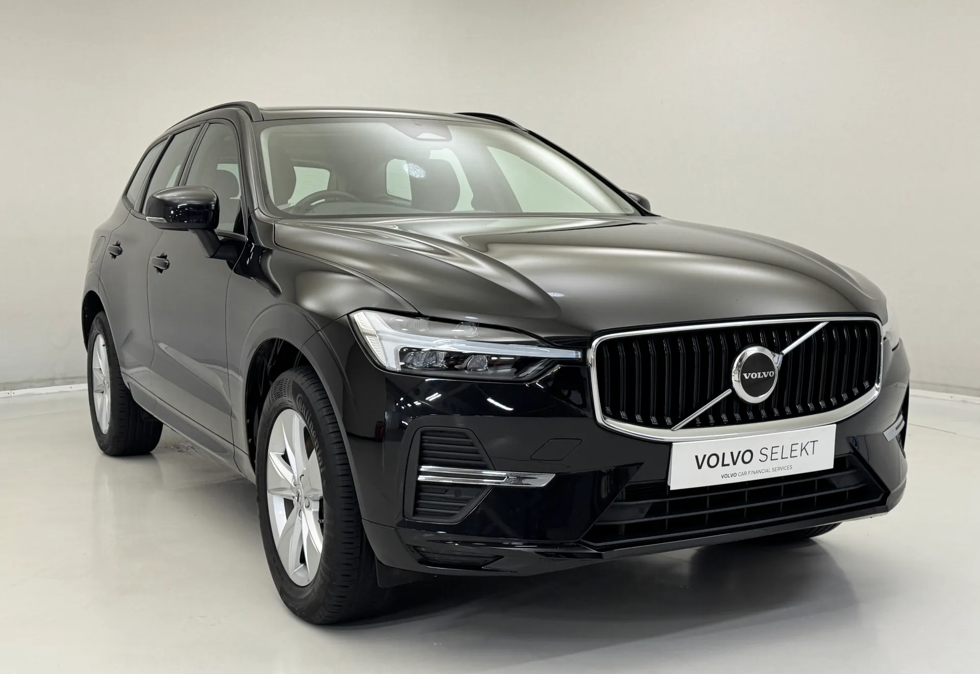 NK71LKO Volvo XC60 2.0 B5P Momentum 5dr Geartronic Image #1