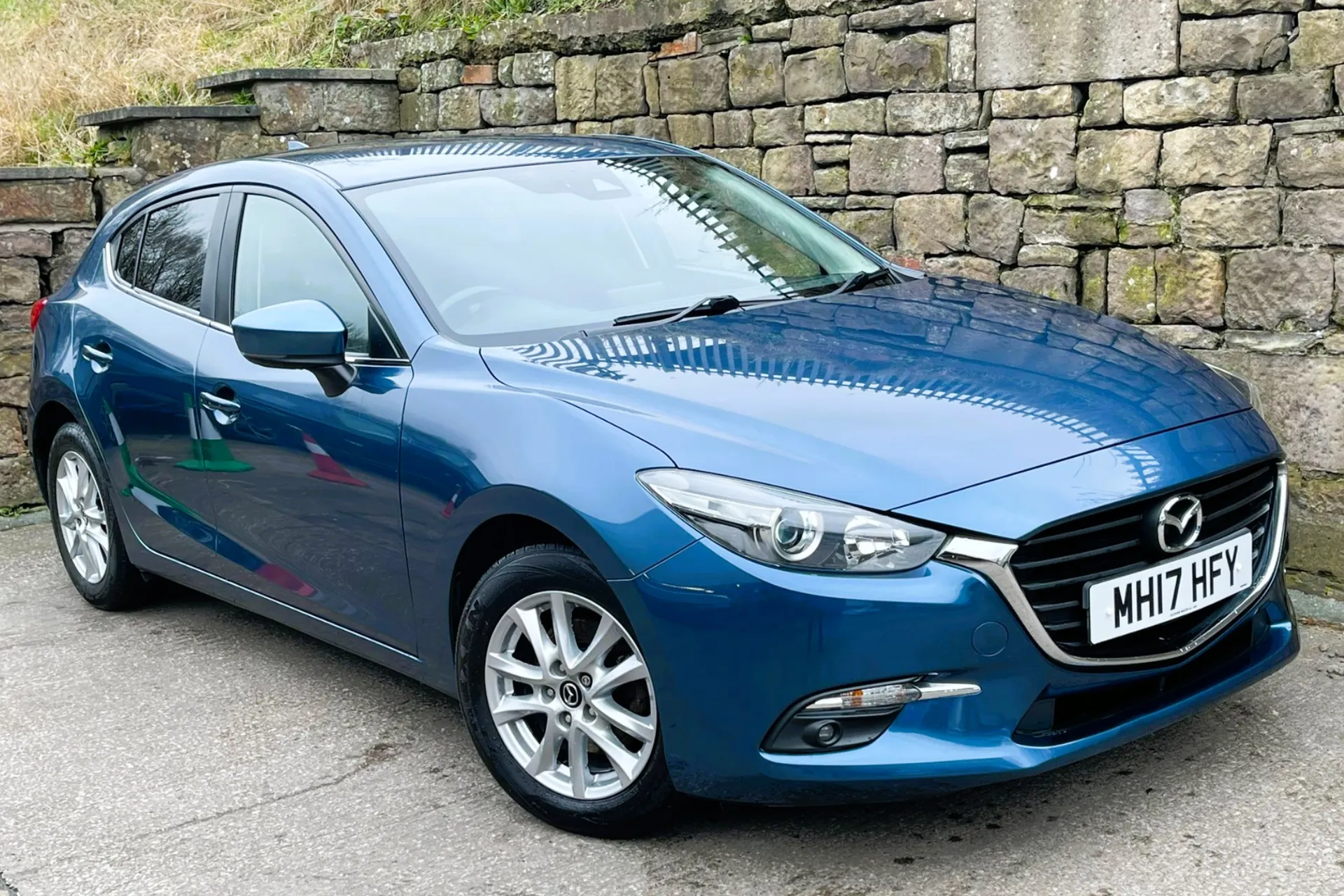 MH17HFY Mazda Mazda3 2.0 SE-L Nav 5dr Image #1