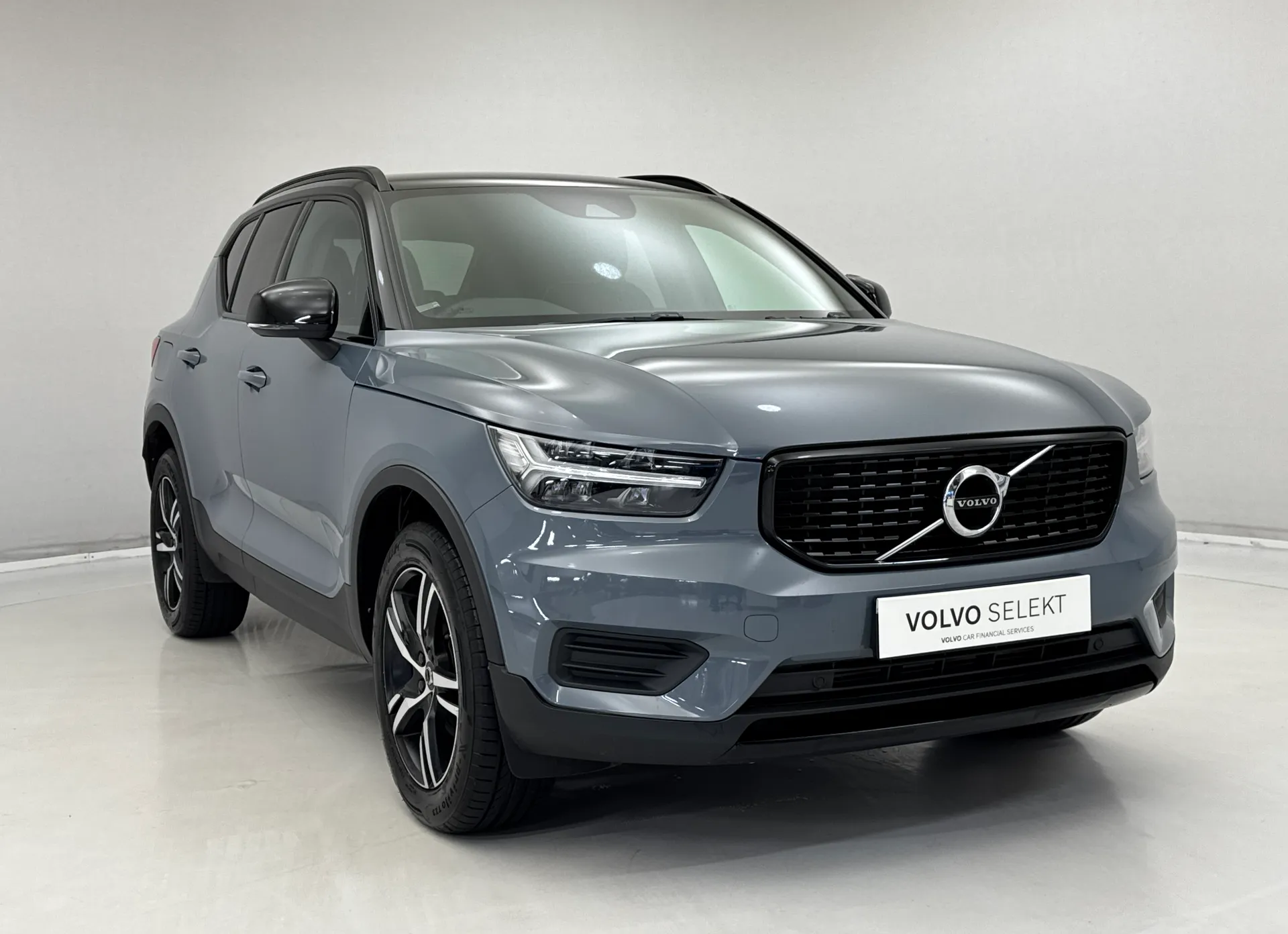 DN71HWH Volvo XC40 1.5 T3 [163] R DESIGN 5dr Image #1