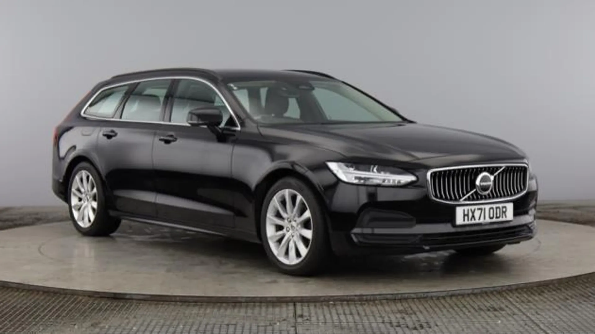 HX71ODR Volvo V90 2.0 B4P Momentum 5dr Auto Image #1