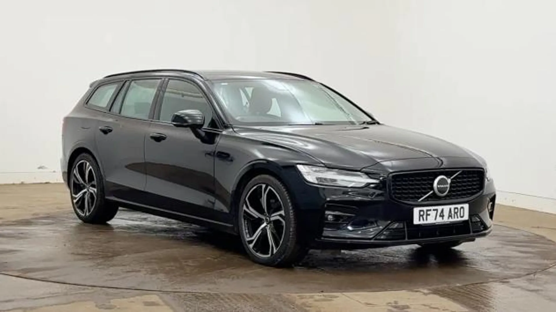 RF74ARO Volvo V60 2.0 B4P Plus Dark 5dr Auto [7 speed] Image #1