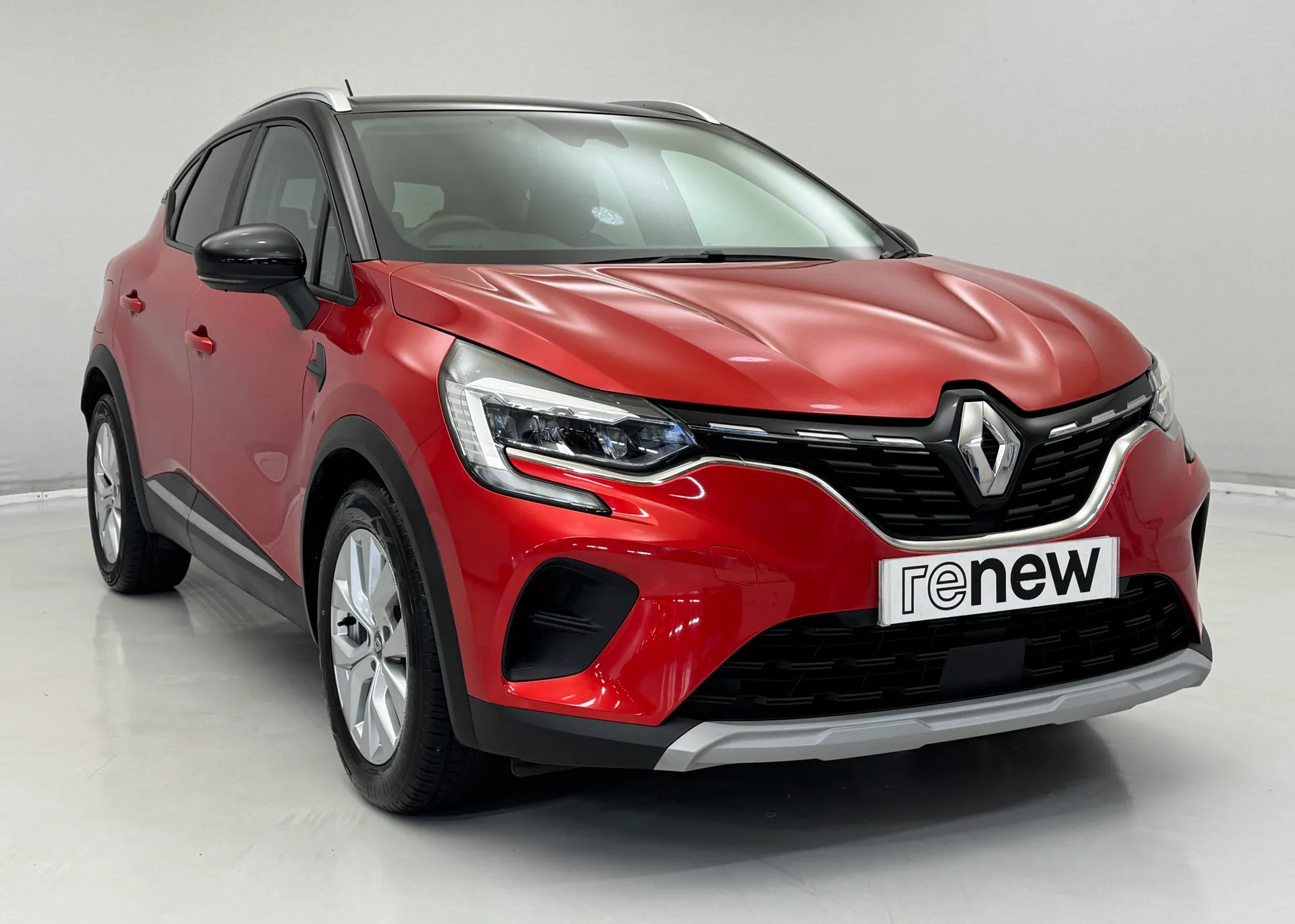 HV21OZP Renault Captur 1.3 TCE 130 Iconic 5dr Image #1