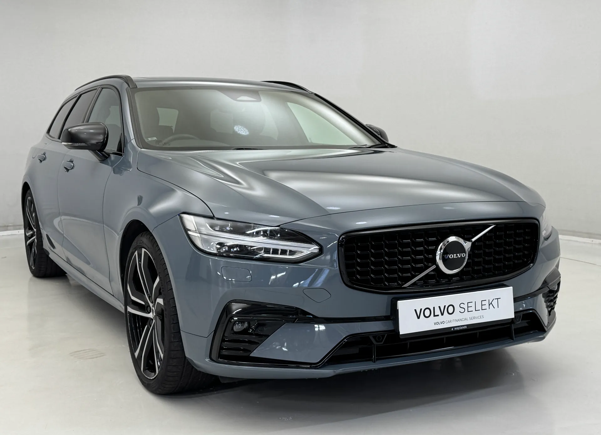WV71FHW Volvo V90 2.0 B4P R DESIGN 5dr Auto Image #1
