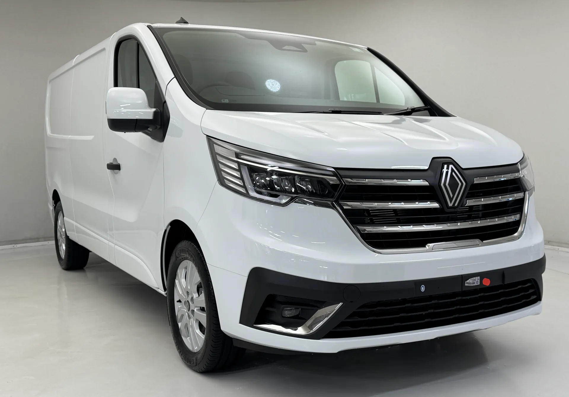 DL75WFP Renault Trafic LL30 Blue dCi 150 Extra [Safety] Van Image #1