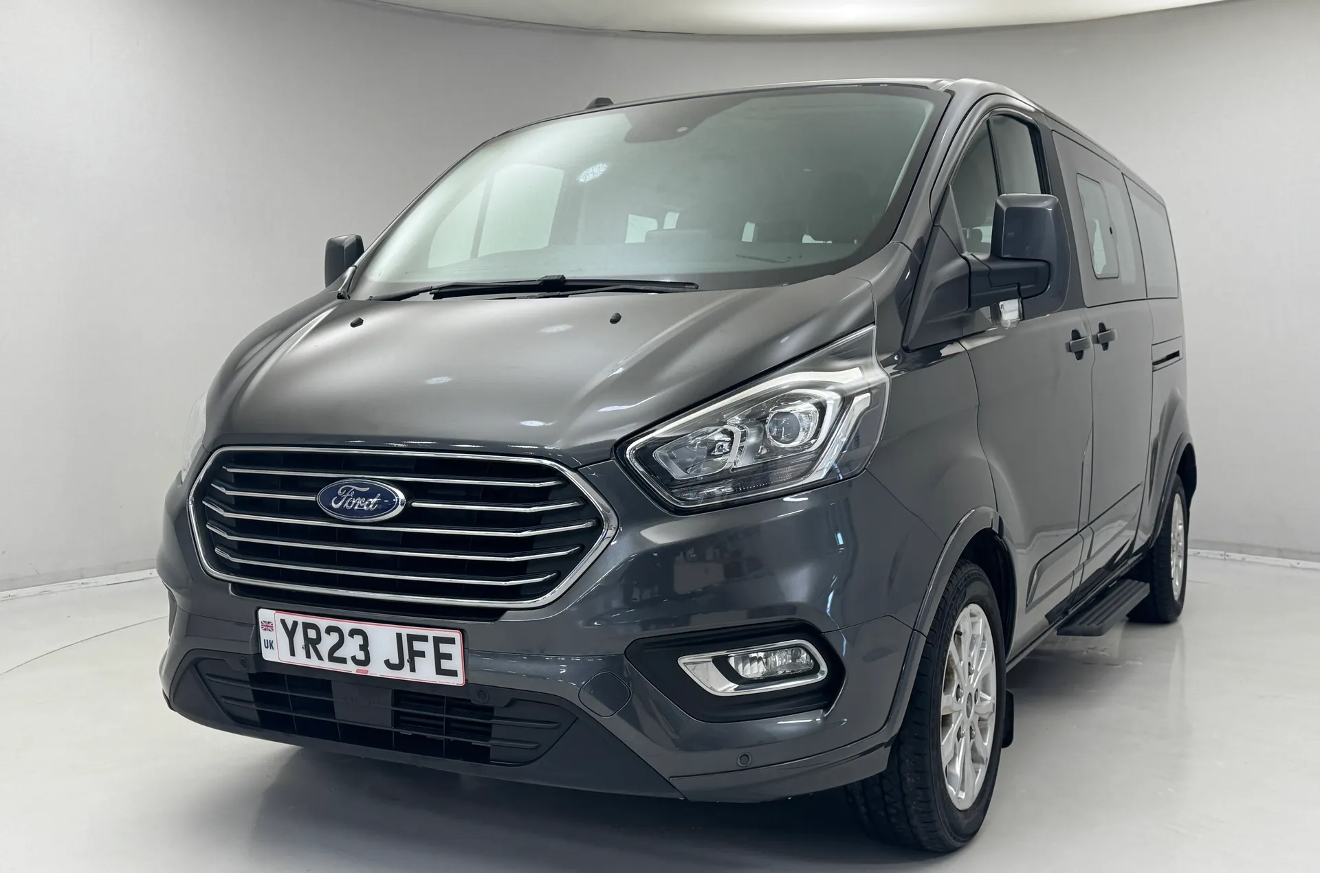 YR23JFE Ford Tourneo Custom 2.0 EcoBlue 130ps L/R 8 Seater Titanium Auto Image #1