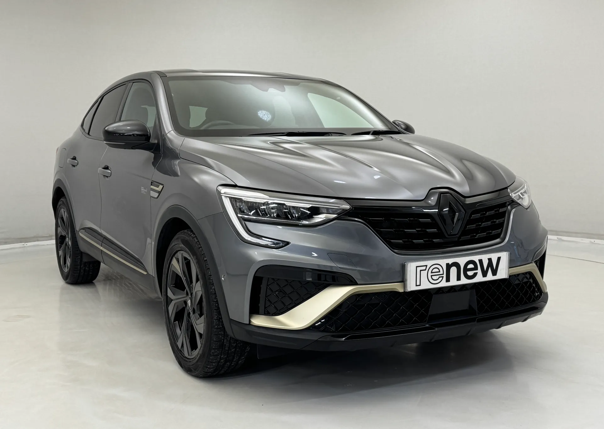 YA72WFH Renault ARKANA 1.6 E-Tech full hybrid 145 Engineered 5dr Auto Image #1