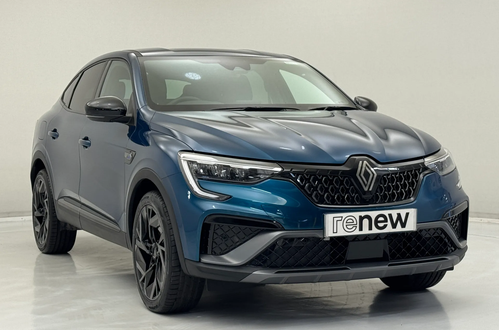 CF73HWD Renault ARKANA 1.6 E-Tech FHEV 145 Esprit Alpine 5dr Auto Image #1