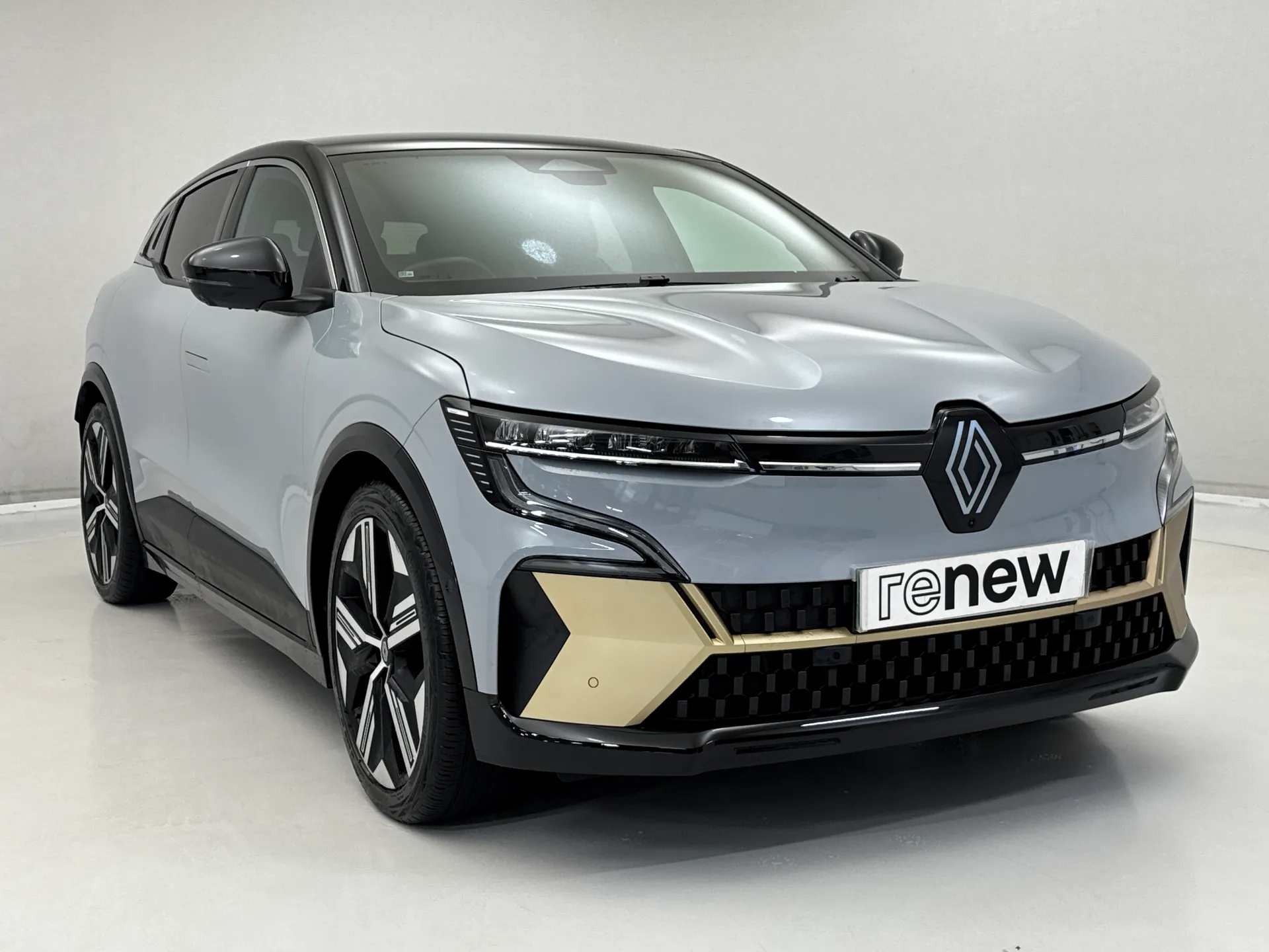 PL73ZVB Renault Megane E-Tech EV60 160kW Iconic 60kWh Optimum Charge 5dr Auto Image #1
