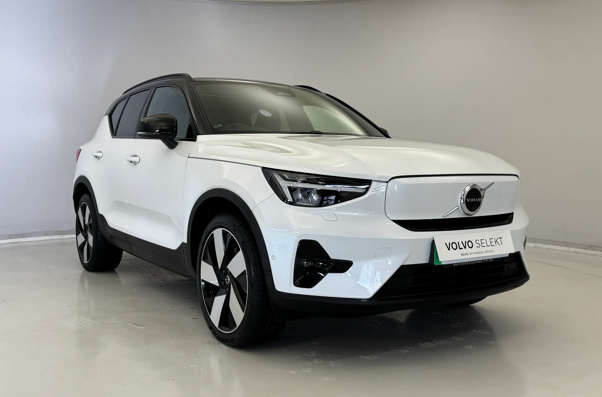 CF72NVO Volvo XC40 170kW Recharge Ultimate 69kWh 5dr Auto Image #1