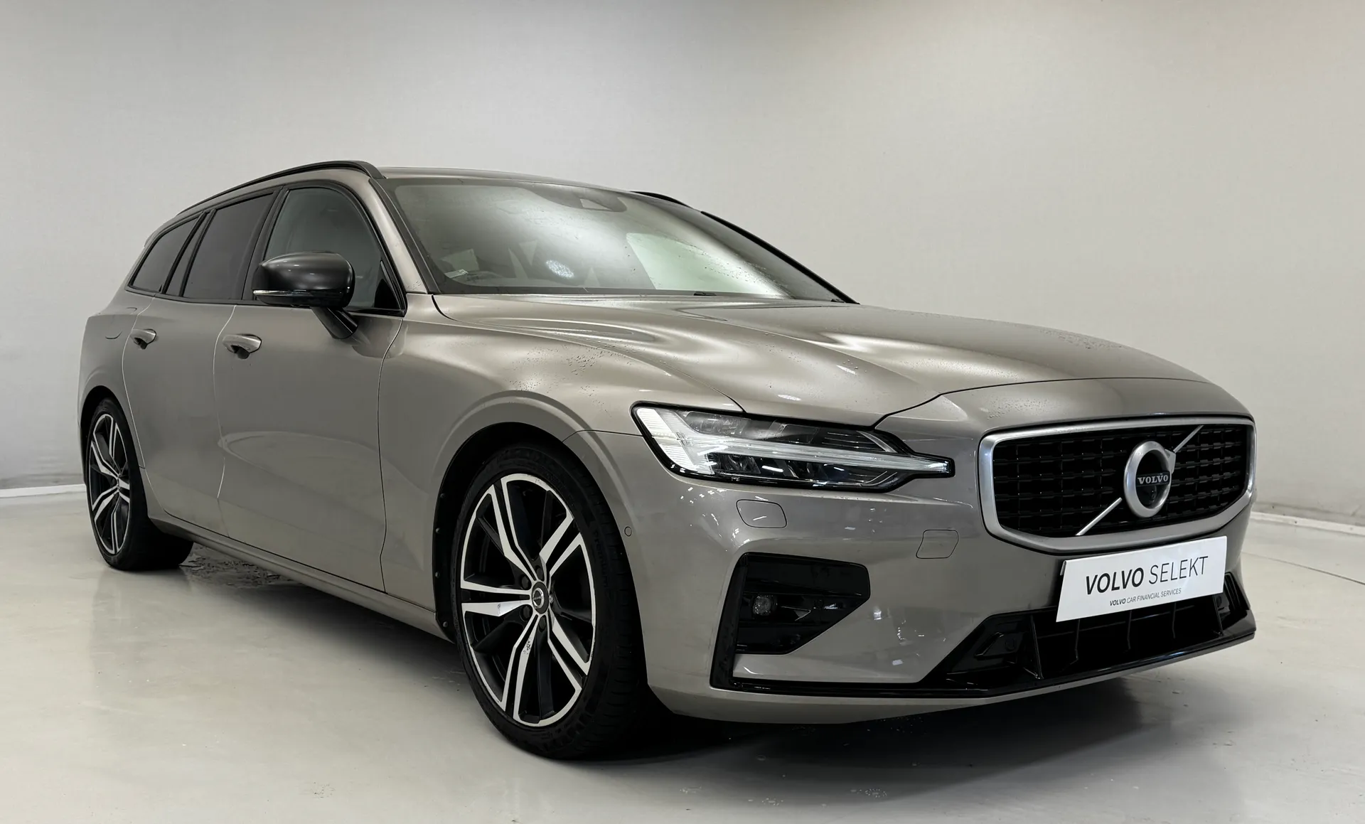 KP19WRA Volvo V60 2.0 D4 [190] R DESIGN Pro 5dr Image #1