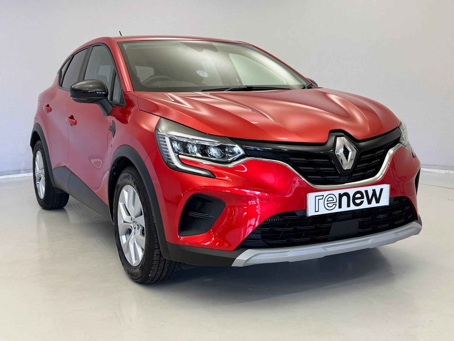 DV22JZD Renault Captur 1.0 TCE 90 Iconic Edition 5dr Image #1