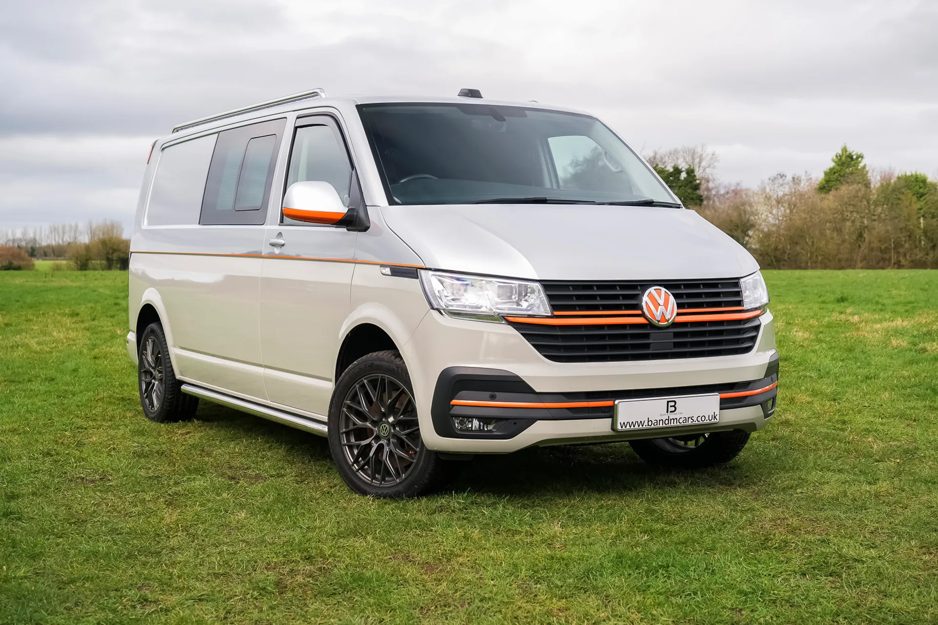 GM21ONC Volkswagen Transporter 2.0 TDI 150 Highline Kombi Van Image #1