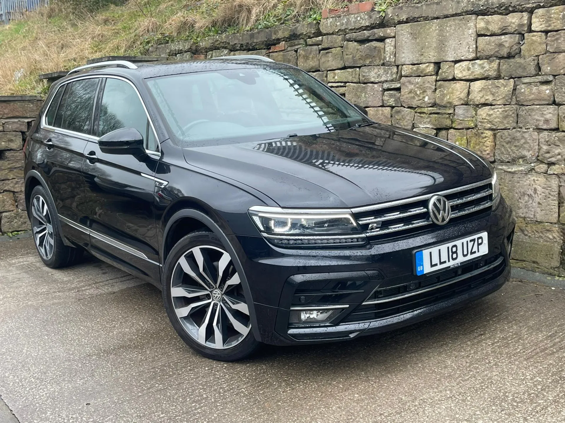 LL18UZP Volkswagen Tiguan 2.0 TSi 180 4Motion R-Line 5dr DSG Image #1