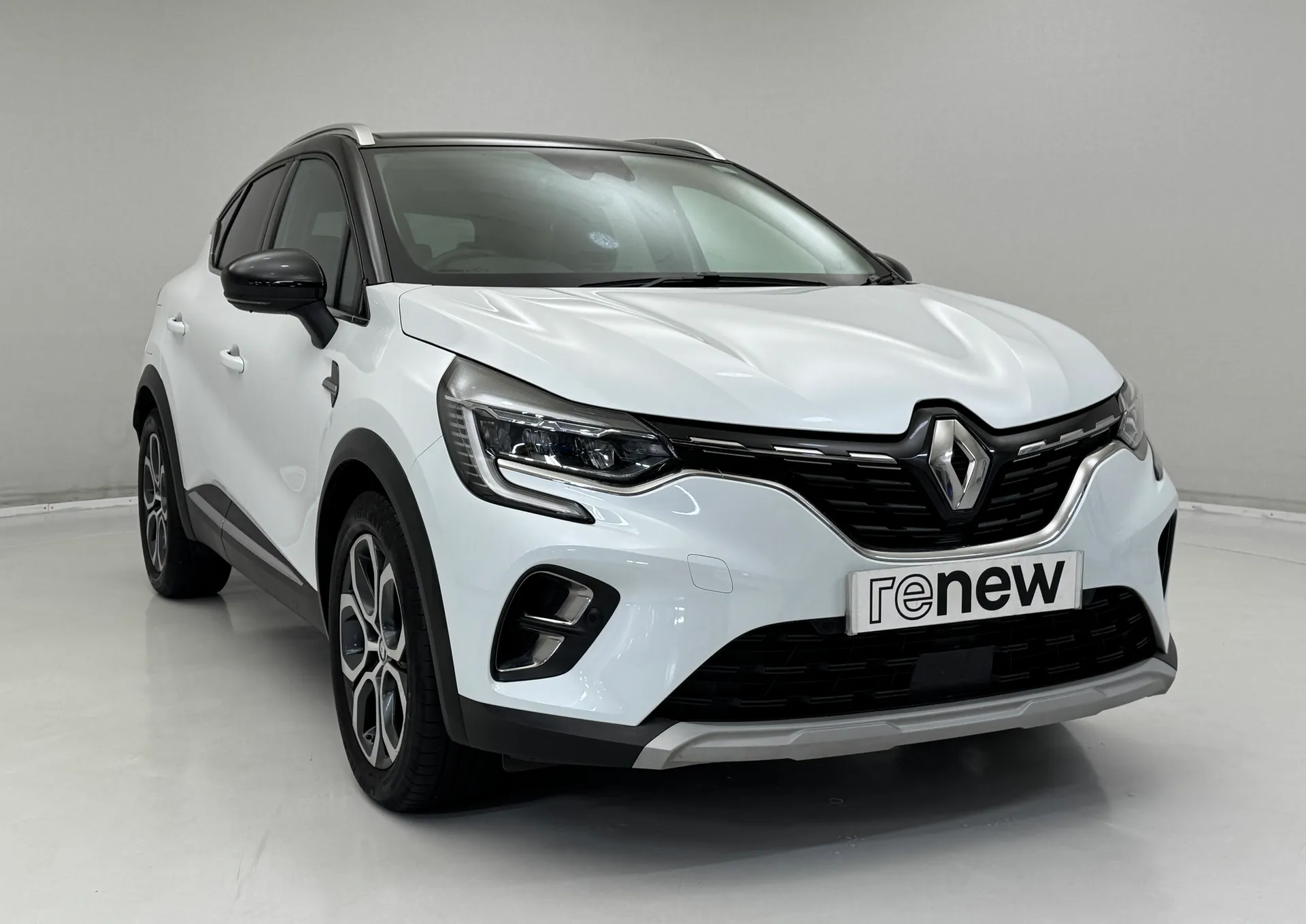PF72NBE Renault Captur 1.6 E-Tech full hybrid 145 Techno 5dr Auto Image #1