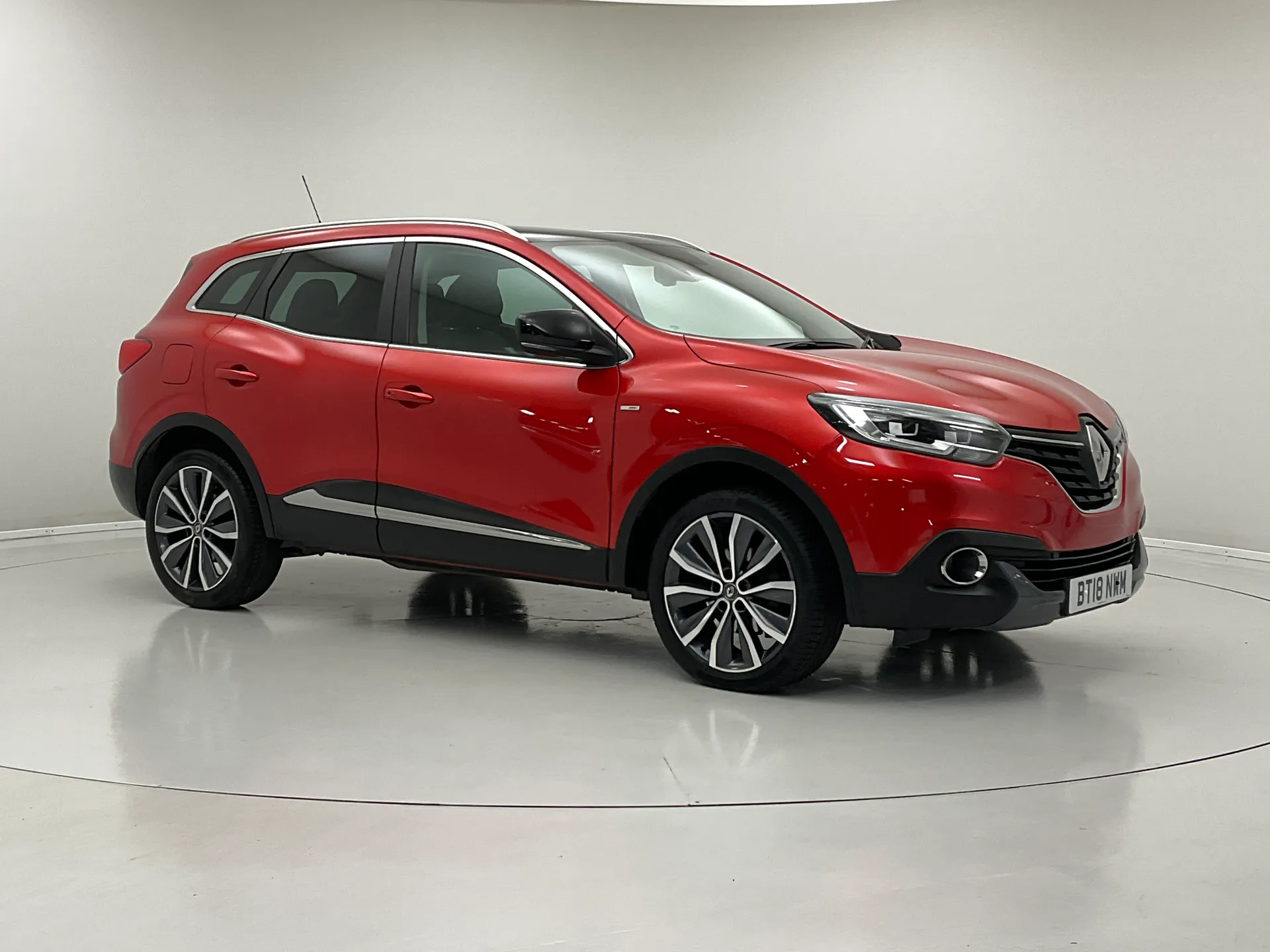 BT18NWM Renault Kadjar 1.2 TCE Signature S Nav 5dr EDC Image #1