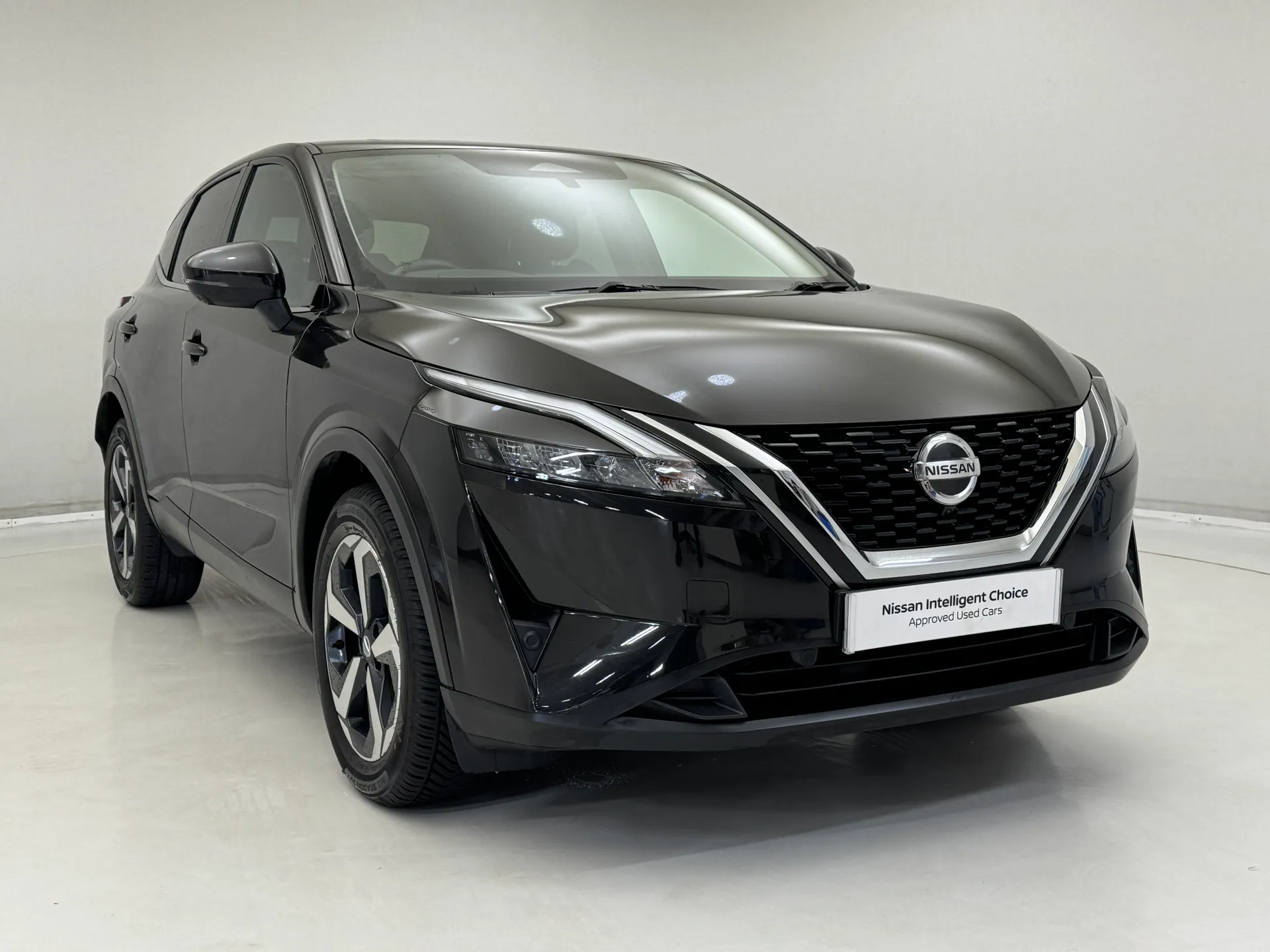 DP22BNY Nissan Qashqai 1.3 DiG-T MH N-Connecta 5dr Image #1