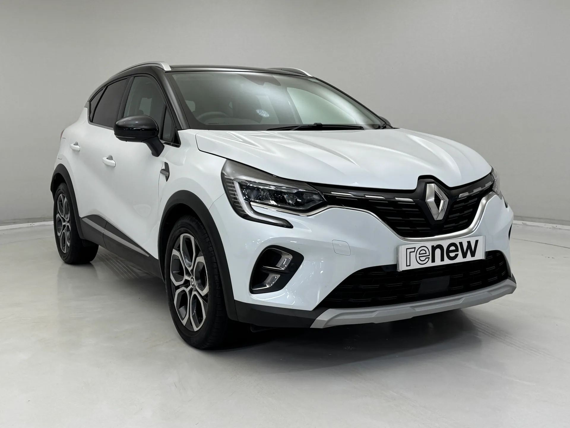 PF72NBE Renault Captur 1.6 E-Tech full hybrid 145 Techno 5dr Auto Image #1
