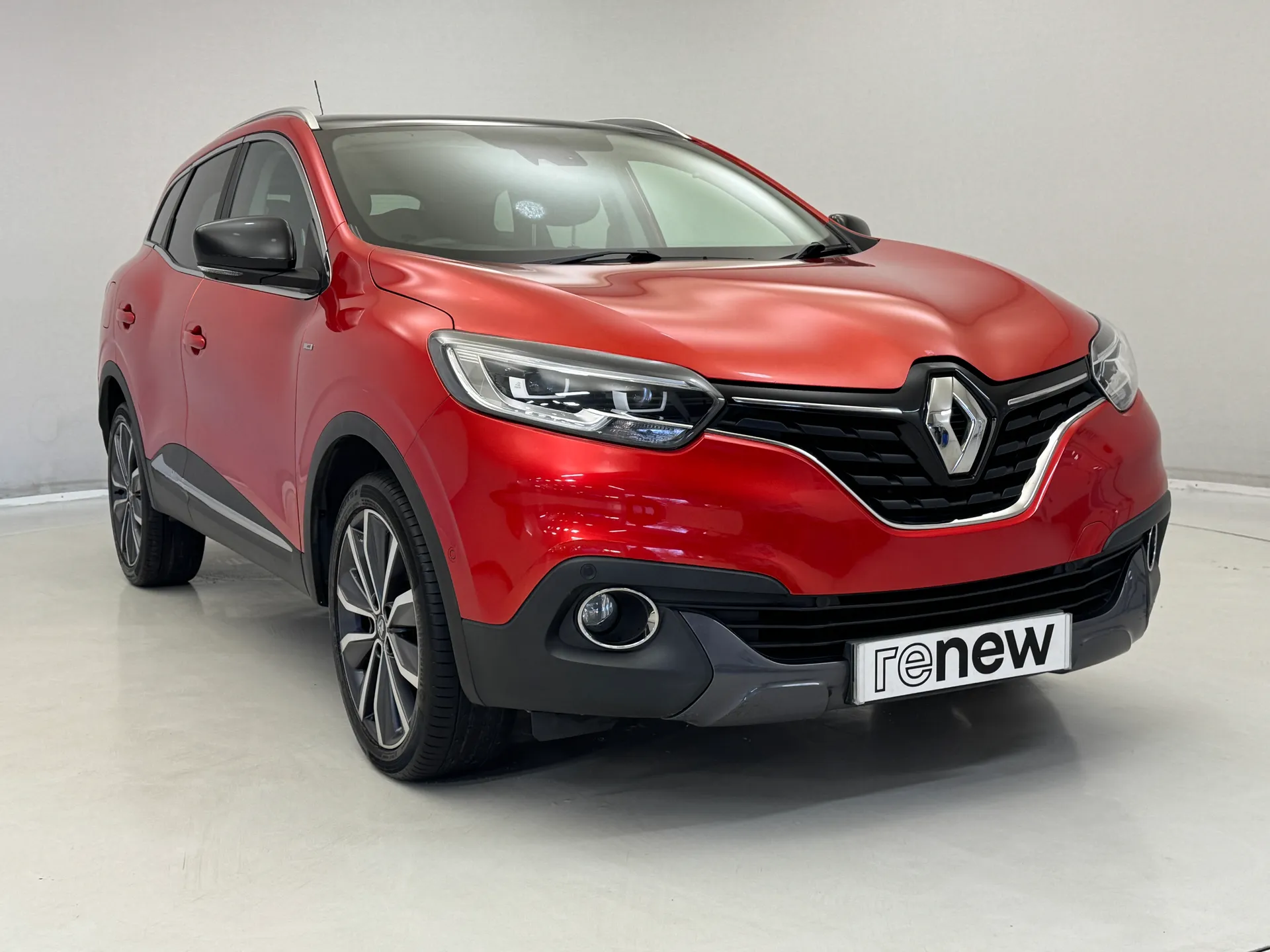 BT18NWM Renault Kadjar 1.2 TCE Signature S Nav 5dr EDC Image #1