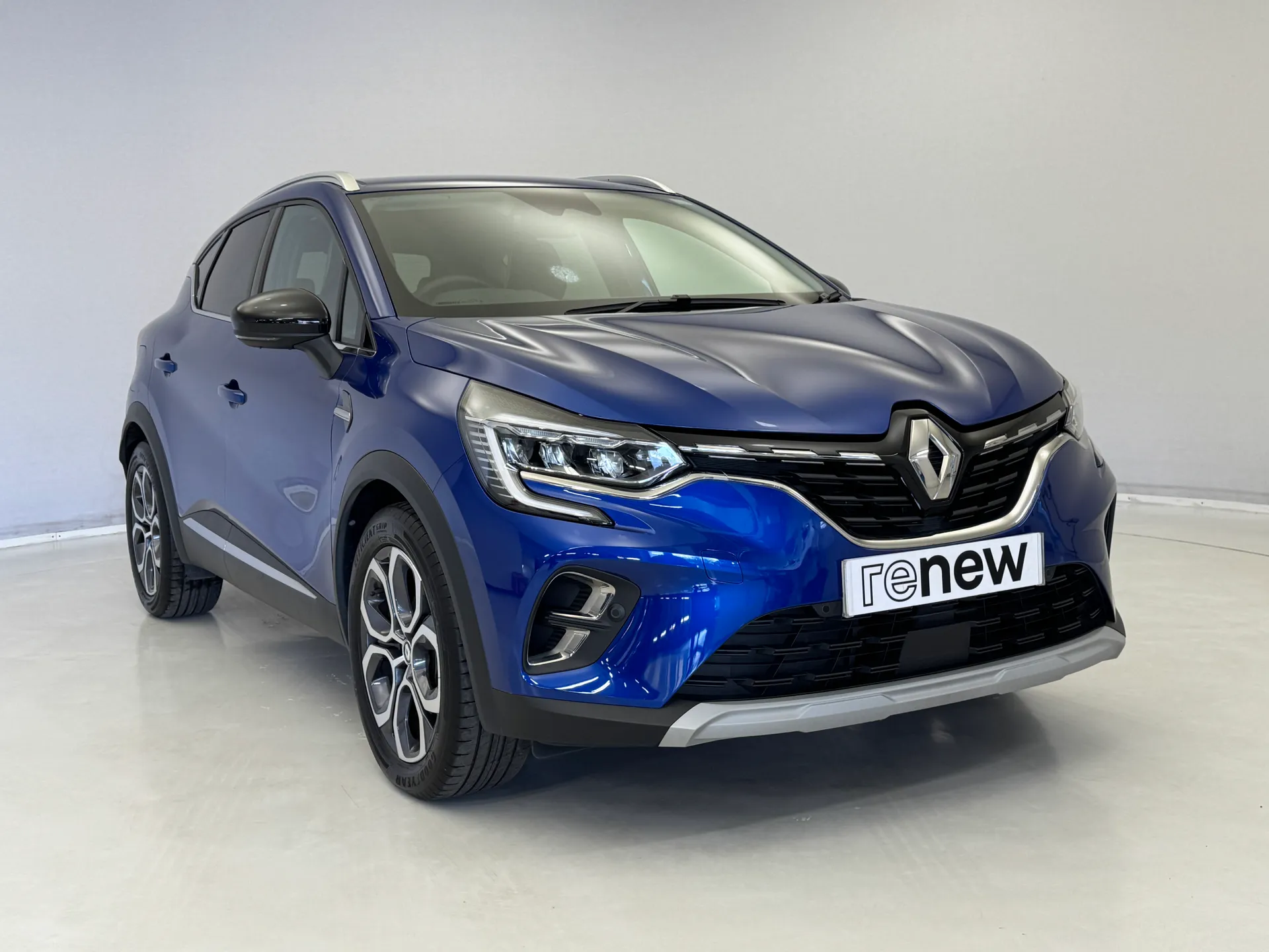 YO73EHK Renault Captur 1.6 E-Tech full hybrid 145 Techno 5dr Auto Image #1