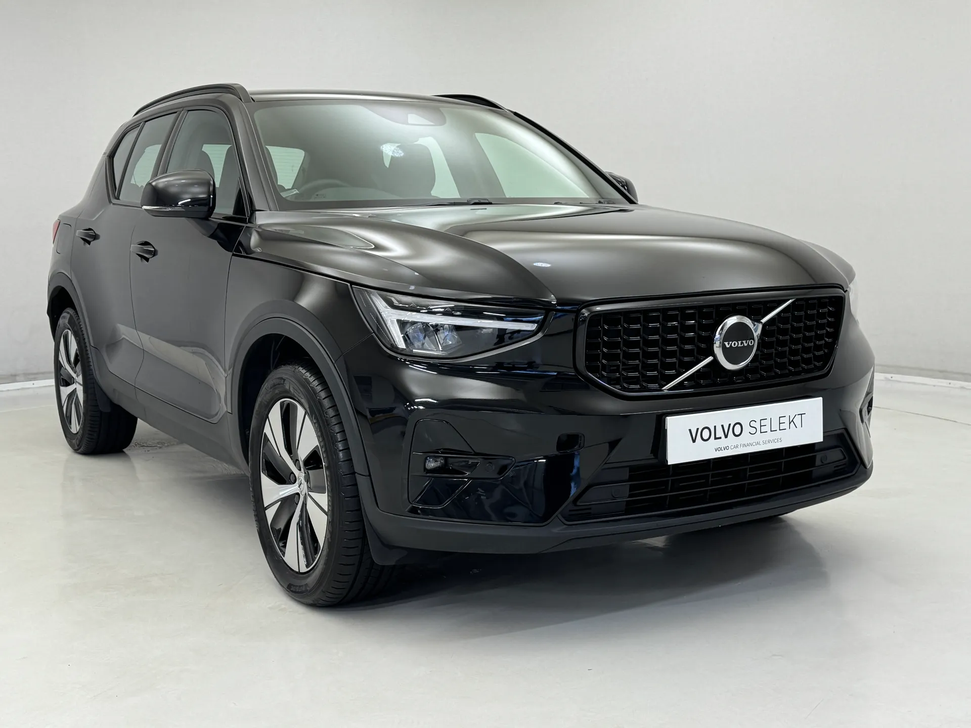 DS72XFD Volvo XC40 1.5 T4 Recharge PHEV Plus Dark 5dr Auto Image #1