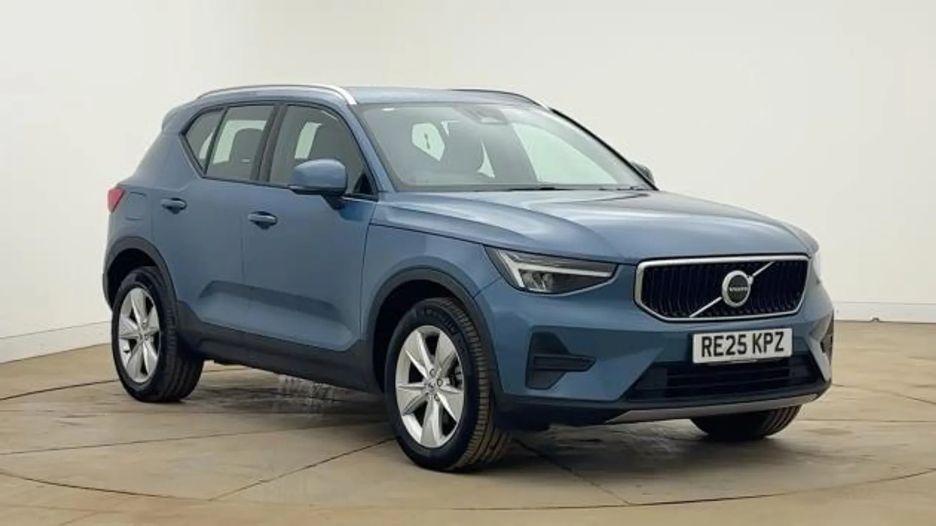 RE25KPZ Volvo XC40 2.0 B3P Core 5dr Auto Image #1