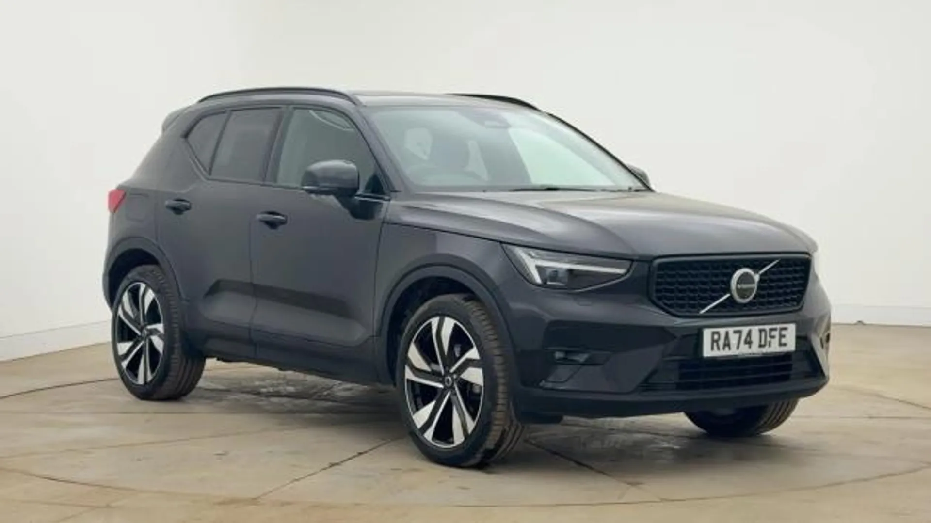 RA74DFE Volvo XC40 2.0 B3P Ultra Dark 5dr Auto Image #1