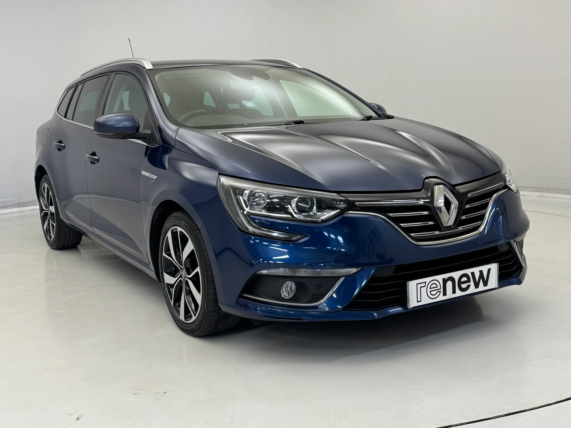 BN70ZTT Renault Megane 1.5 Blue dCi 115 Iconic 5dr Image #1