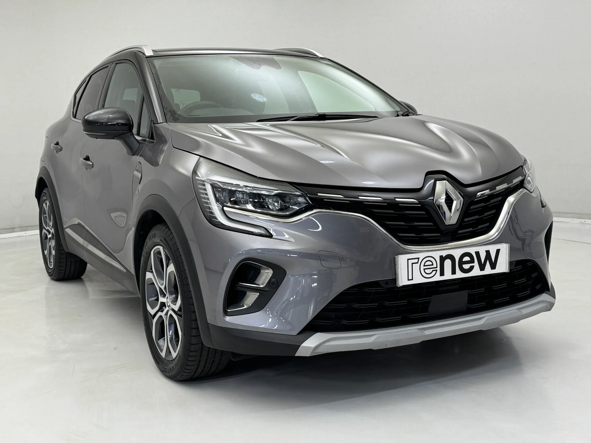 DY23UGP Renault Captur 1.6 E-Tech full hybrid 145 Techno 5dr Auto Image #1