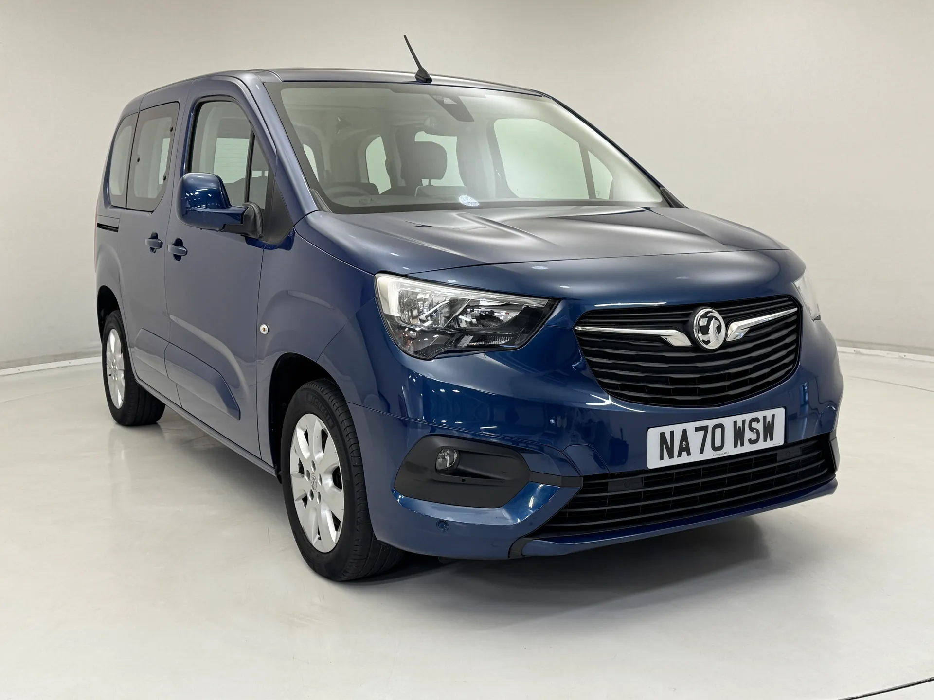 NA70WSW Vauxhall Combo Life 1.5 Turbo D Energy 5dr [7 seat] Image #1