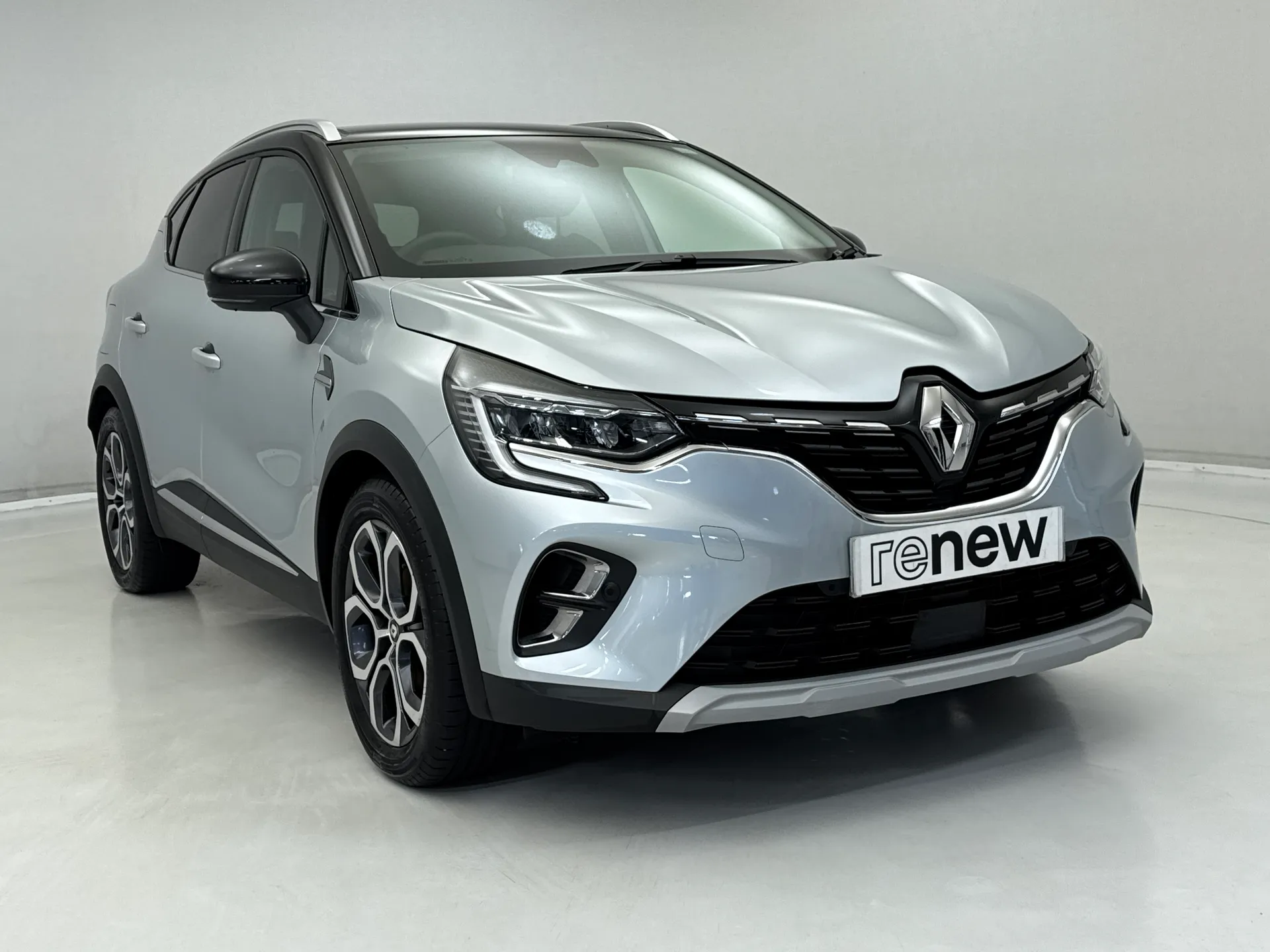 DL73ZRU Renault Captur 1.6 E-Tech full hybrid 145 Techno 5dr Auto Image #1