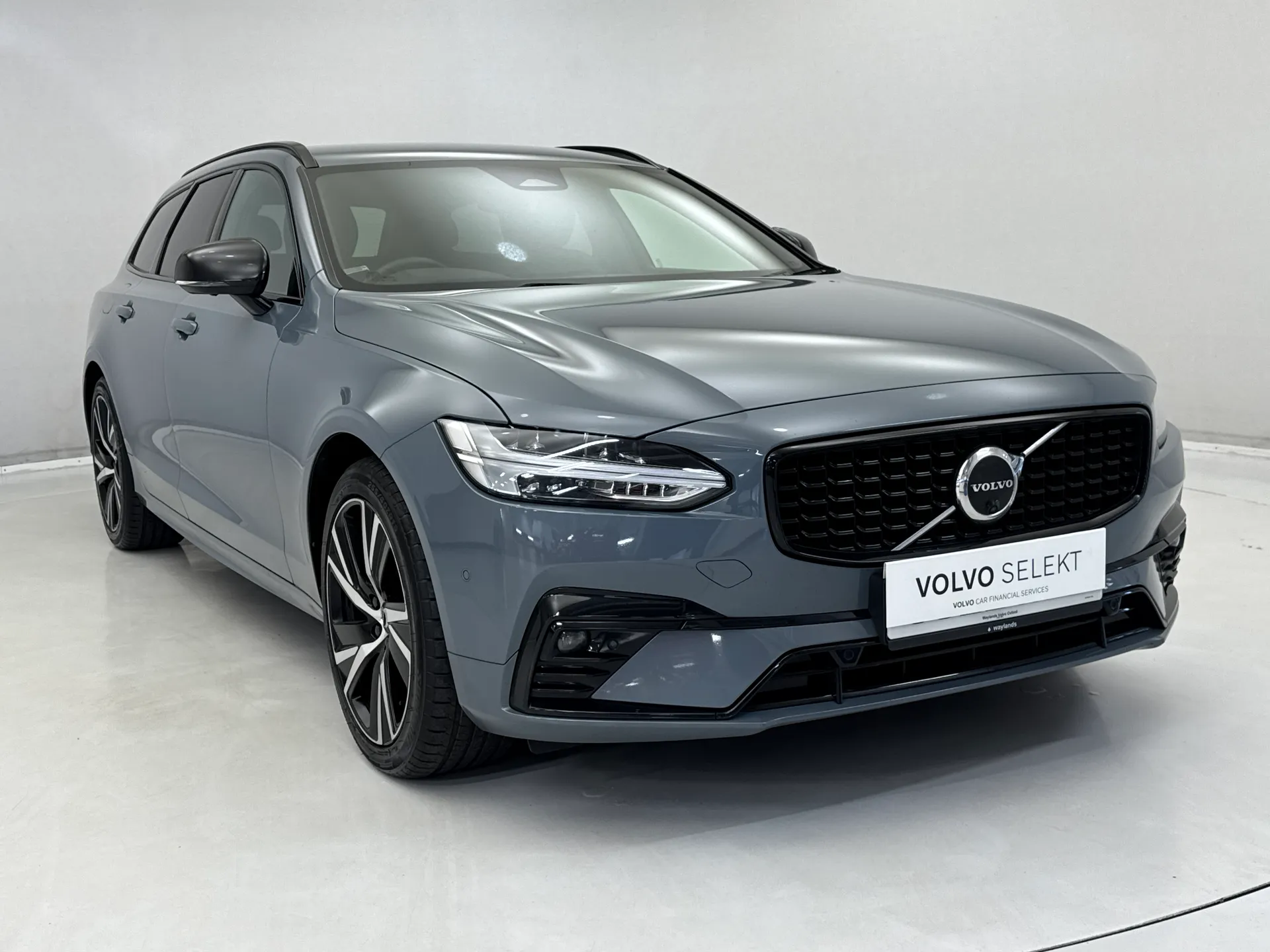 OU22KWD Volvo V90 2.0 B5P R DESIGN 5dr Auto Image #1