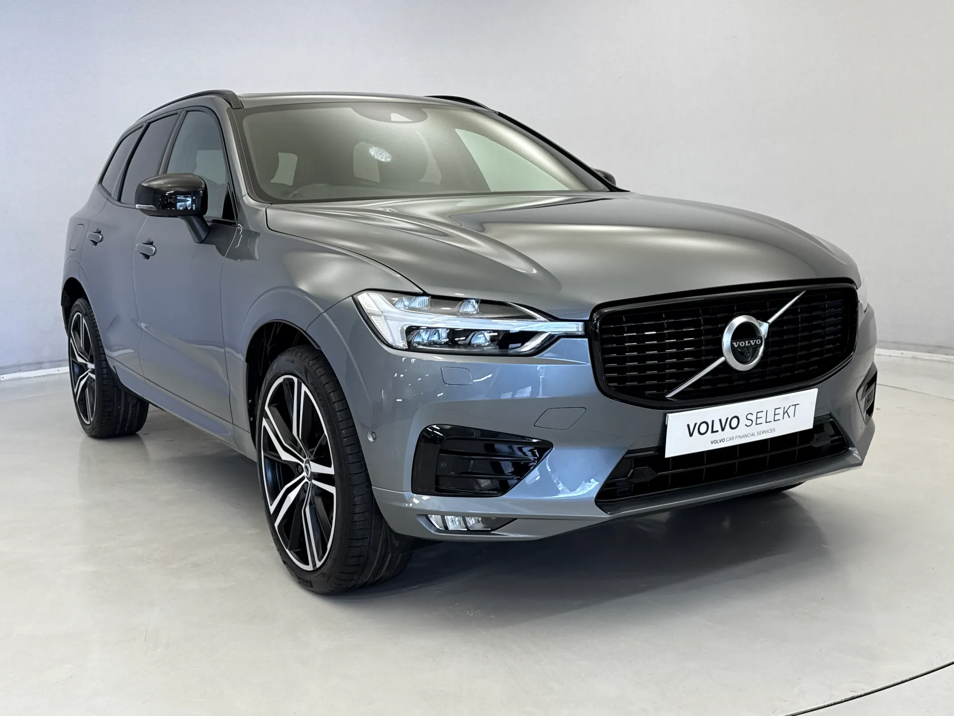 CE70PUV Volvo XC60 2.0 B5P [250] R DESIGN 5dr AWD Geartronic Image #1