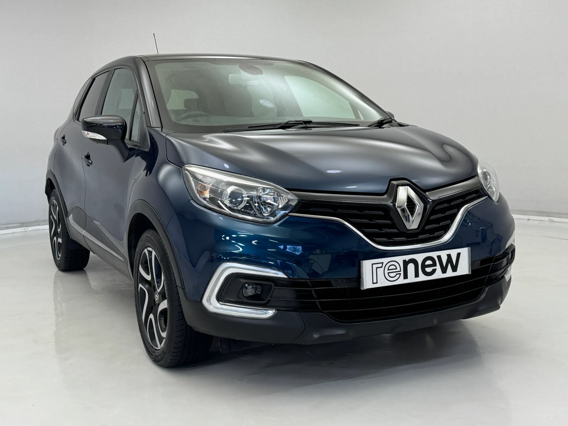BO05CLK Renault Captur 0.9 TCE 90 Iconic 5dr Image #1