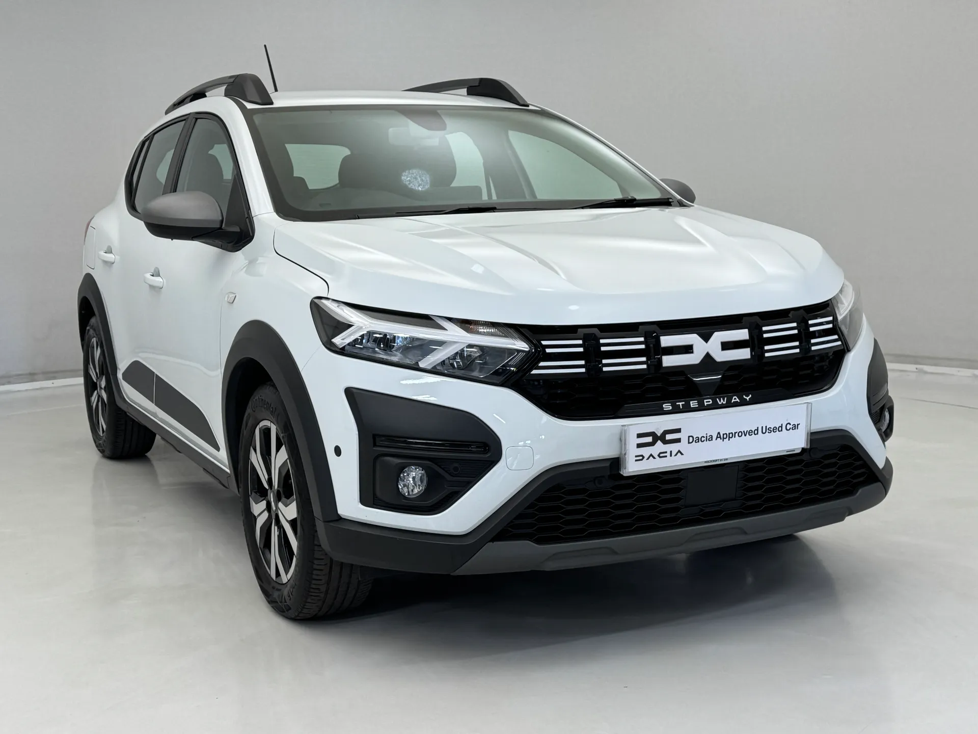 DL23WVM Dacia Sandero Stepway 1.0 TCe Journey 5dr Image #1