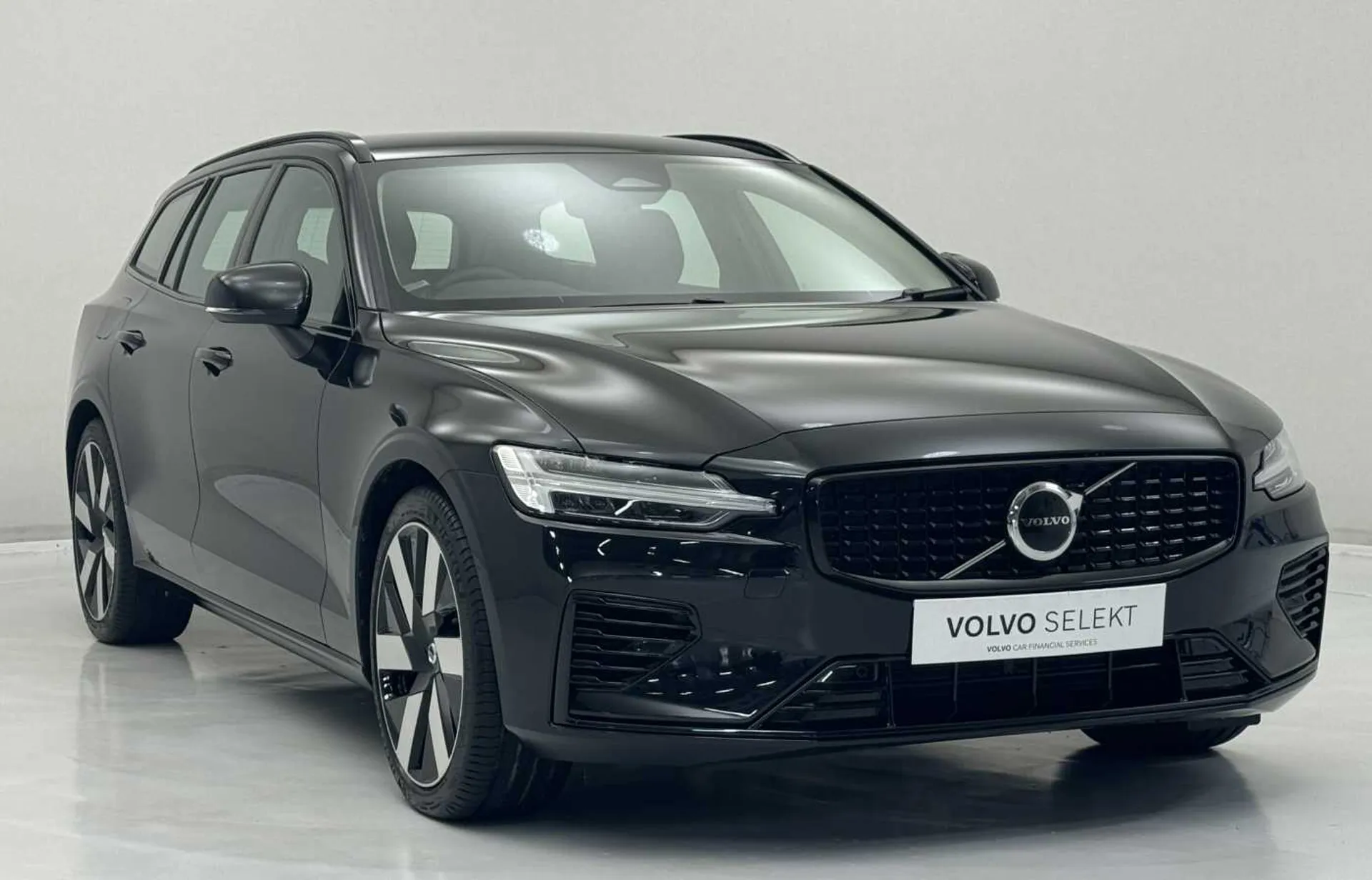DN74VXH Volvo V60 2.0 T6 [350] PHEV Plus Dark 5dr AWD Auto Image #1