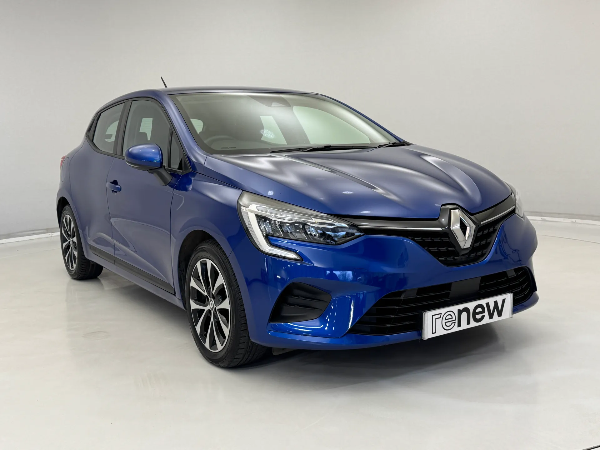 AY22VSJ Renault Clio 1.6 E-TECH Hybrid 140 Iconic 5dr Auto Image #1