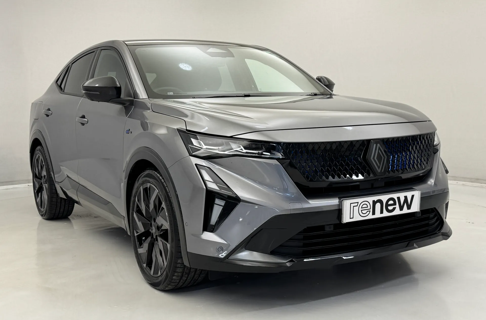 DU25VVN Renault Rafale E-Tech FHEV Iconic Esprit Alpine 5dr Auto 4C Image #1