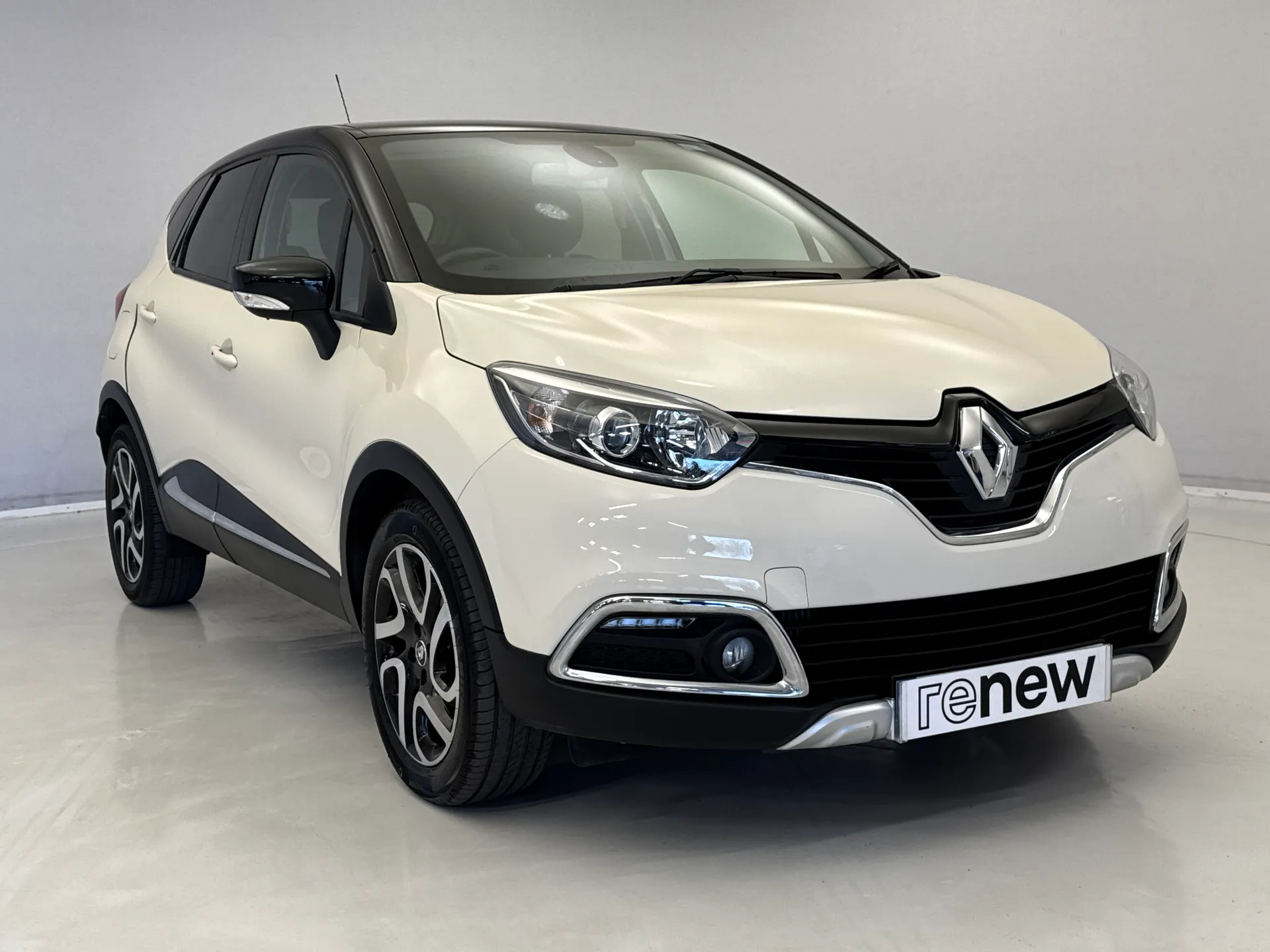 DC66VWT Renault Captur 0.9 TCE 90 Signature Nav 5dr Image #1